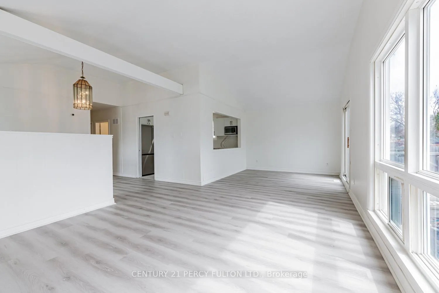 Photo 8 of 55 Glovers Road E, Oshawa, Samac — HOMEH