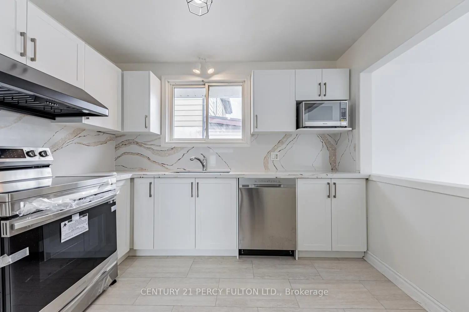Photo 15 of 55 Glovers Road E, Oshawa, Samac — HOMEH