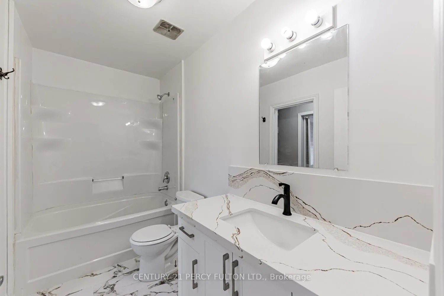 Photo 17 of 55 Glovers Road E, Oshawa, Samac — HOMEH