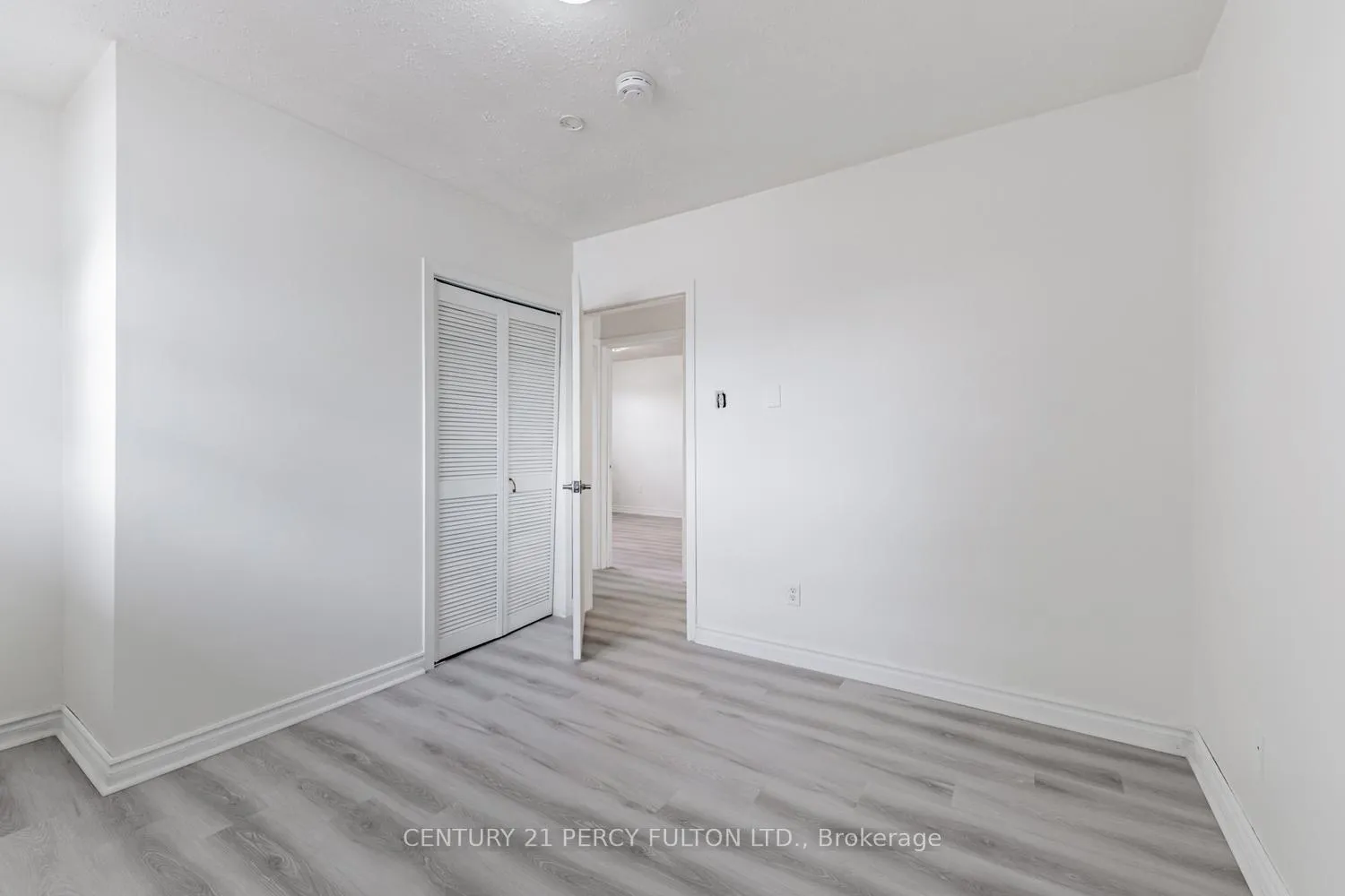 Photo 19 of 55 Glovers Road E, Oshawa, Samac — HOMEH