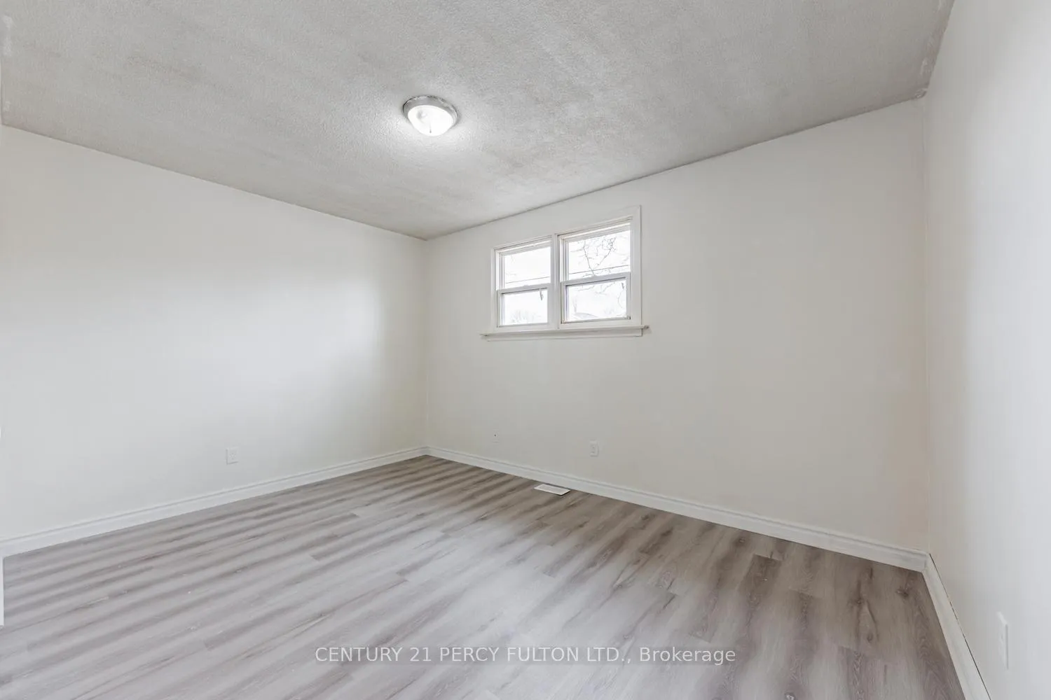 Photo 20 of 55 Glovers Road E, Oshawa, Samac — HOMEH