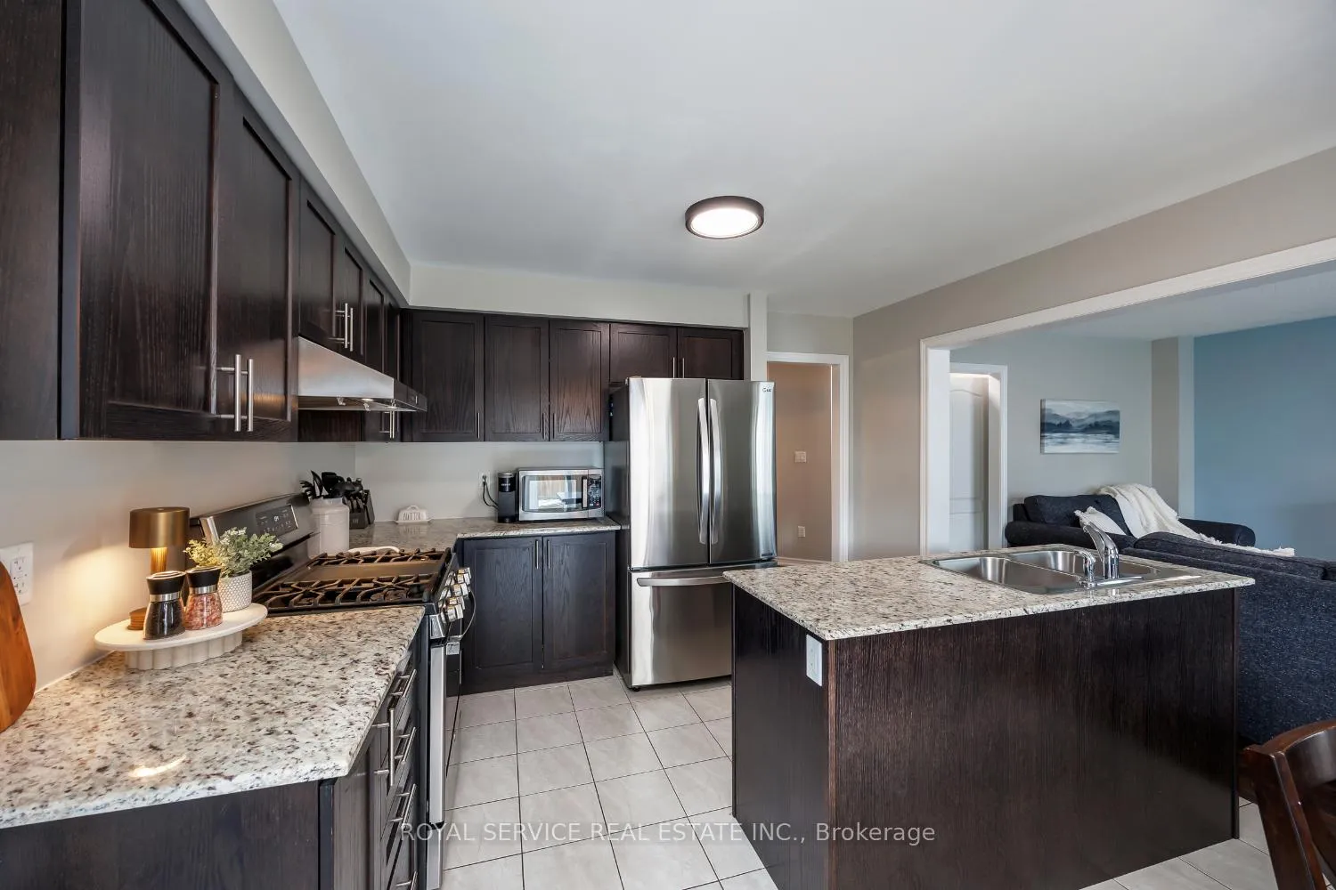 Photo 9 of 222 Bruce Cameron Drive, Clarington, Bowmanville — HOMEH