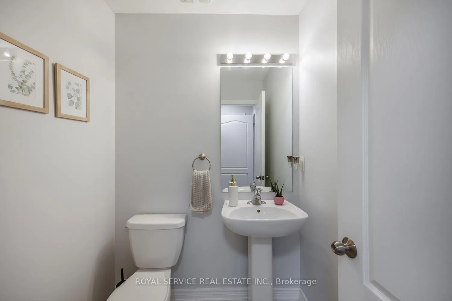 Photo 13 of 222 Bruce Cameron Drive, Clarington, Bowmanville — HOMEH