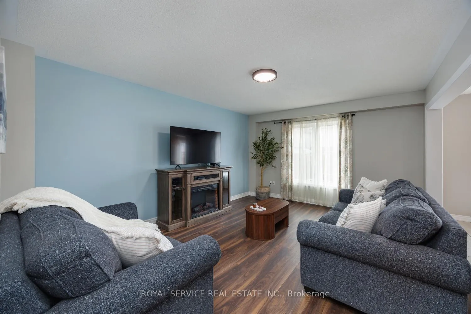 Photo 15 of 222 Bruce Cameron Drive, Clarington, Bowmanville — HOMEH