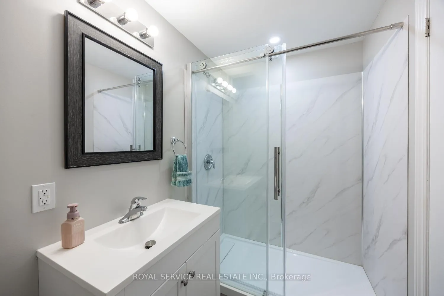 Photo 35 of 222 Bruce Cameron Drive, Clarington, Bowmanville — HOMEH