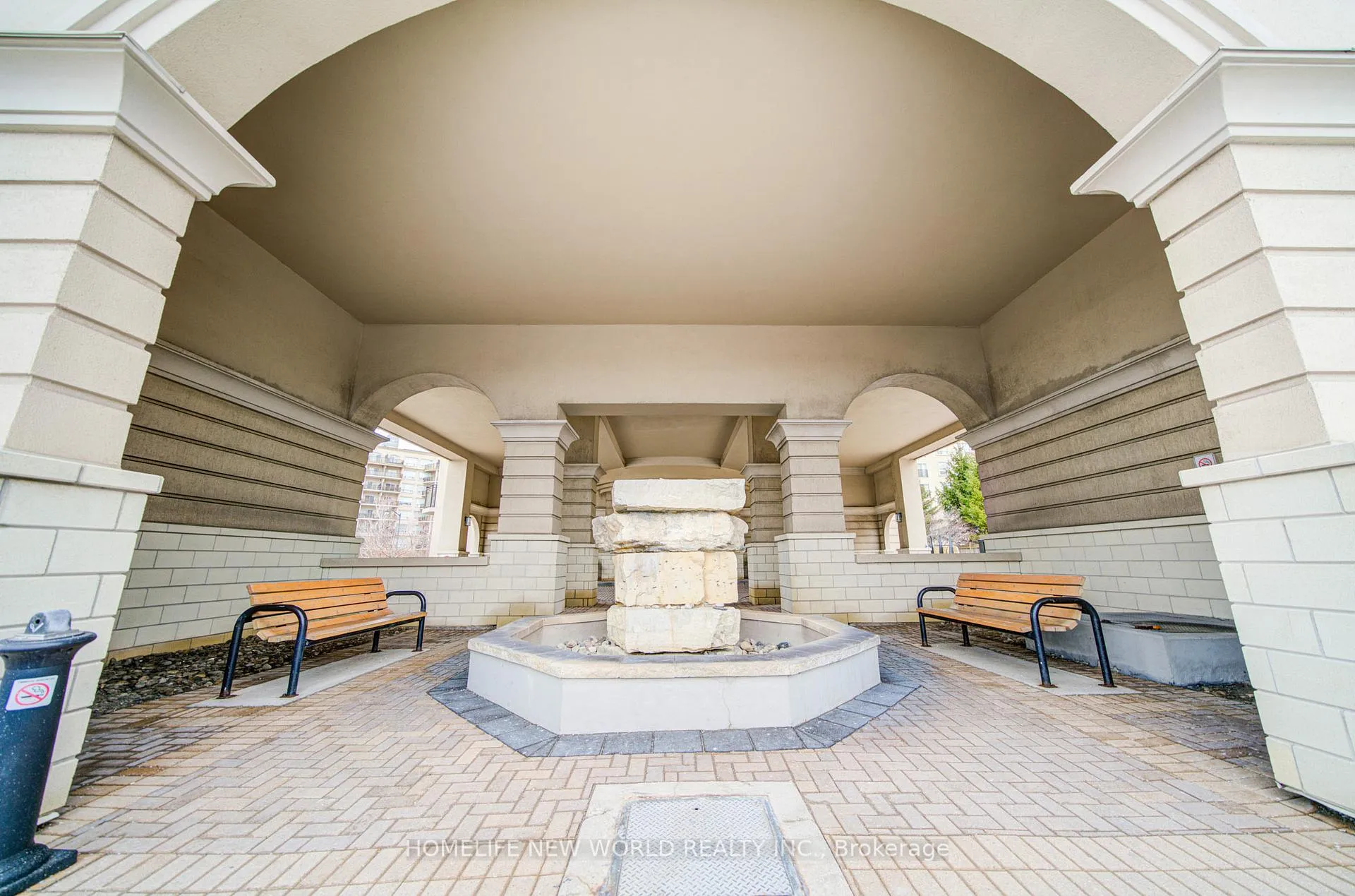 Photo 3 of Unit 609, 1 Maison Parc Court, Vaughan, Lakeview Estates — HOMEH