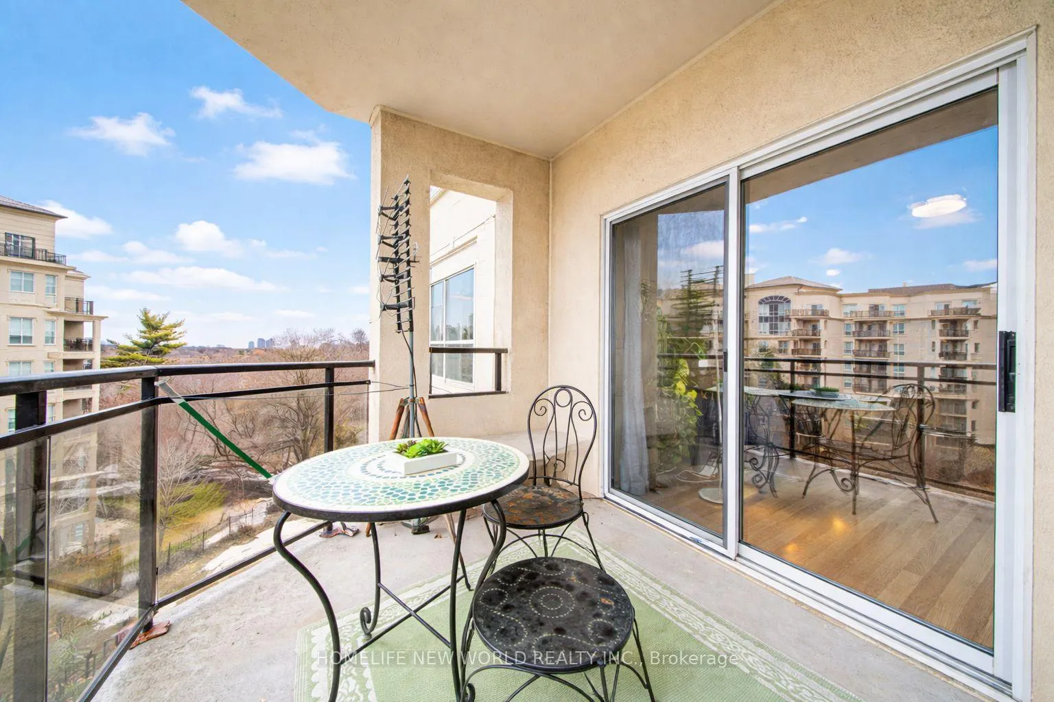 Photo 6 of Unit 609, 1 Maison Parc Court, Vaughan, Lakeview Estates — HOMEH