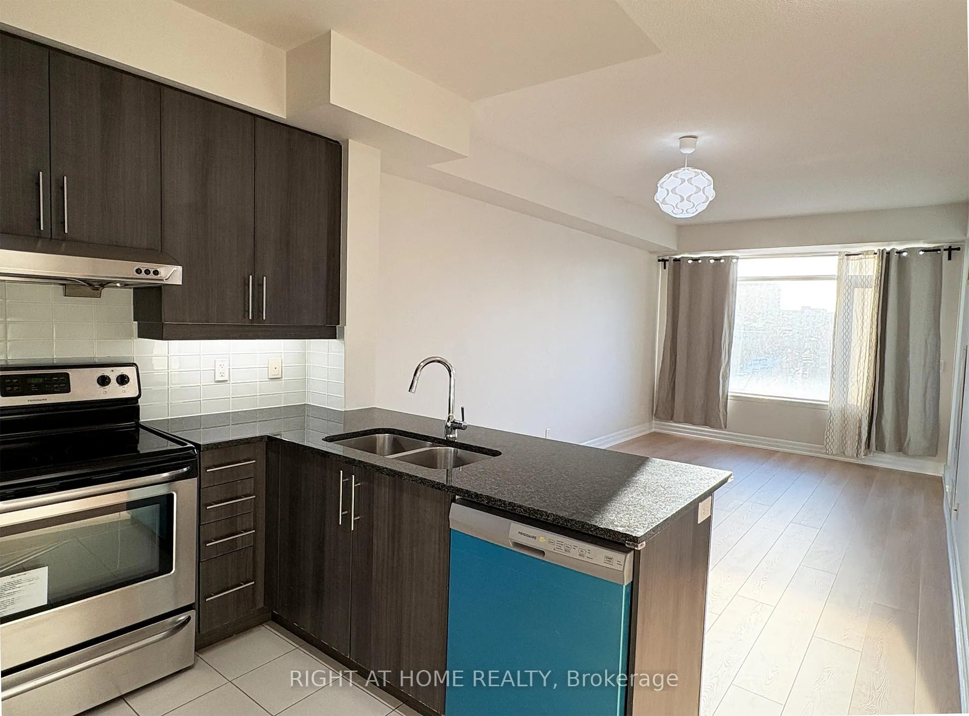 Photo 1 of Unit 405, 8110 Birchmount Road, Markham, Unionville — HOMEH