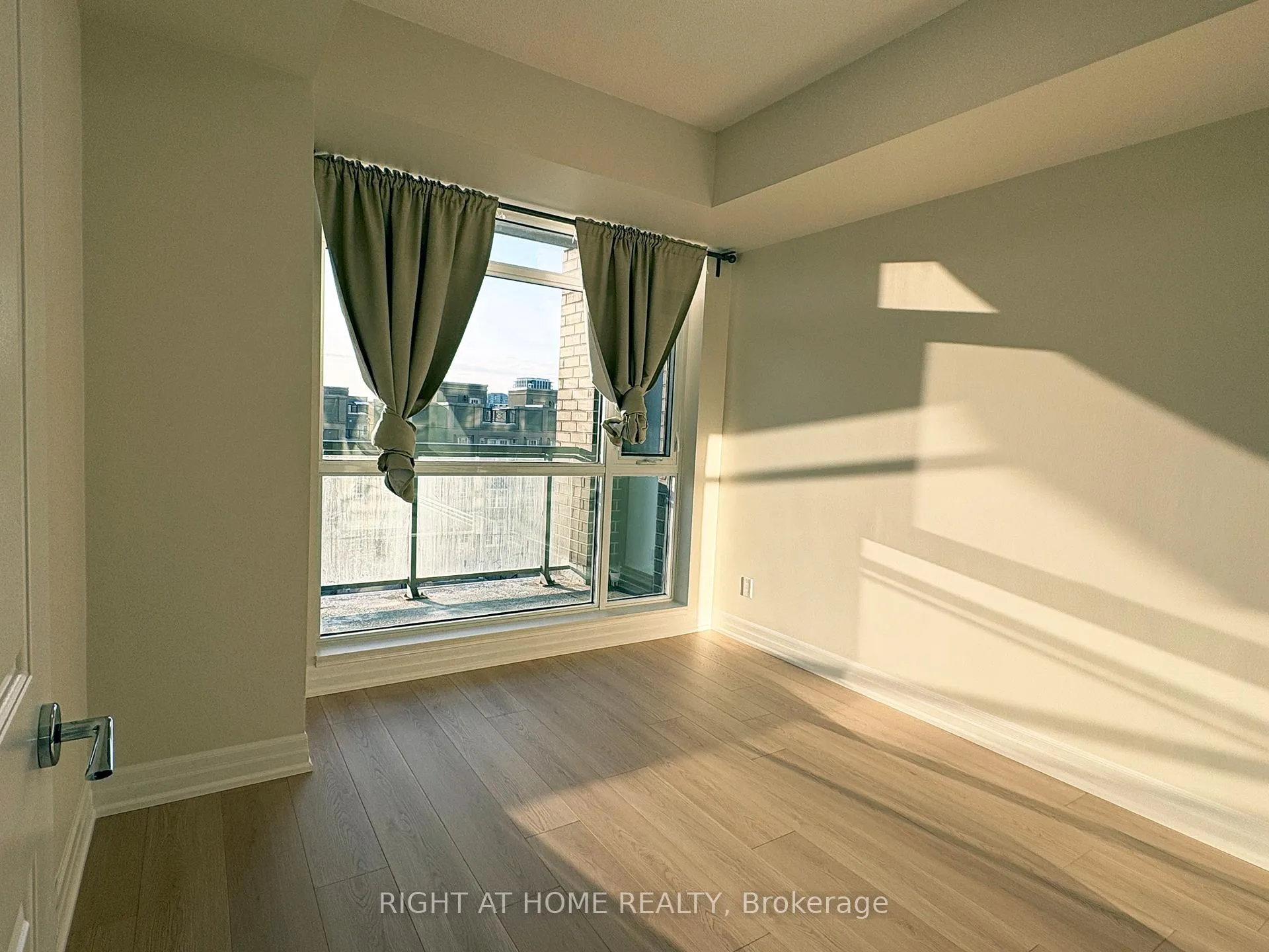 Photo 3 of Unit 405, 8110 Birchmount Road, Markham, Unionville — HOMEH