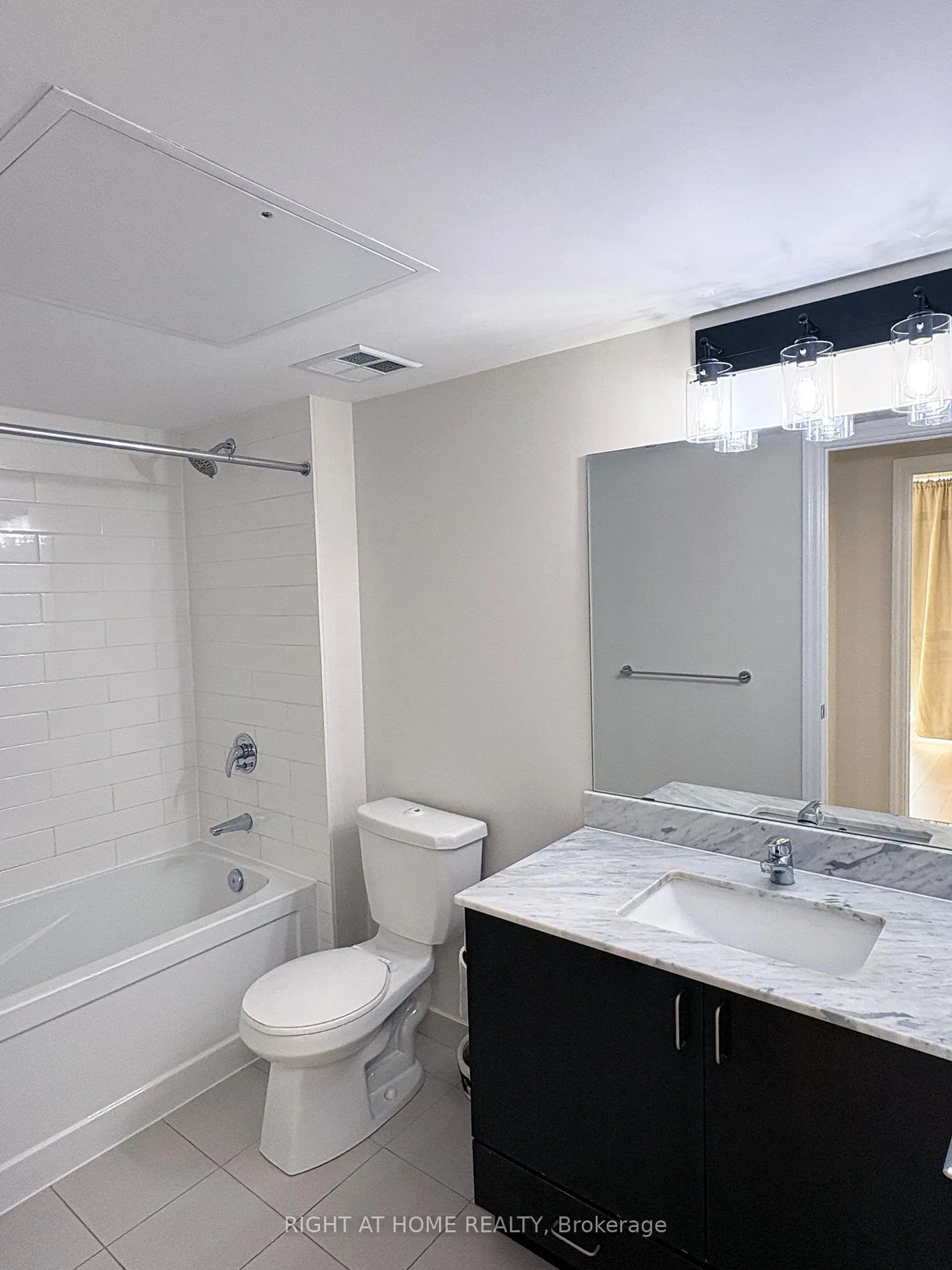 Photo 5 of Unit 405, 8110 Birchmount Road, Markham, Unionville — HOMEH