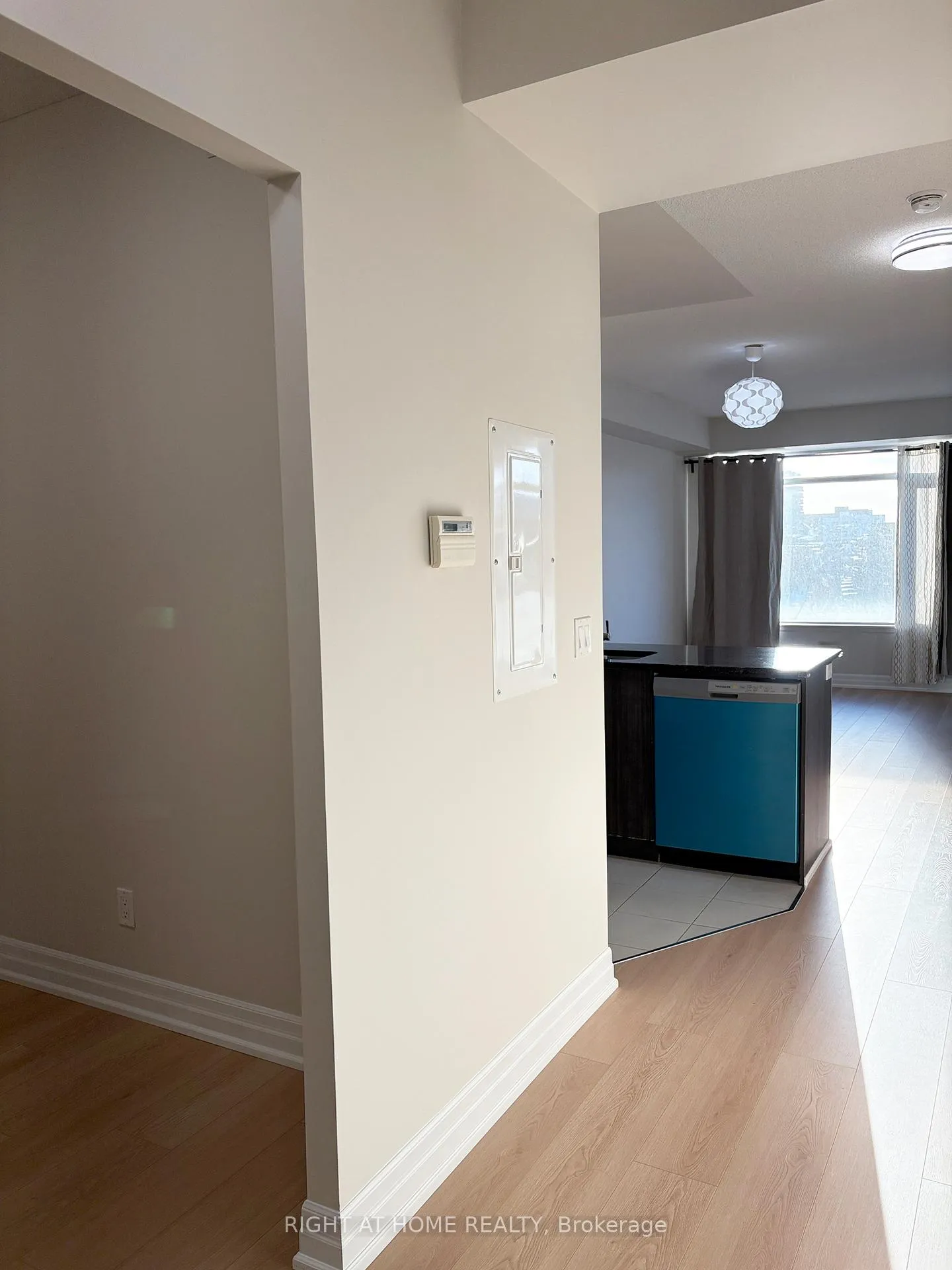 Photo 7 of Unit 405, 8110 Birchmount Road, Markham, Unionville — HOMEH