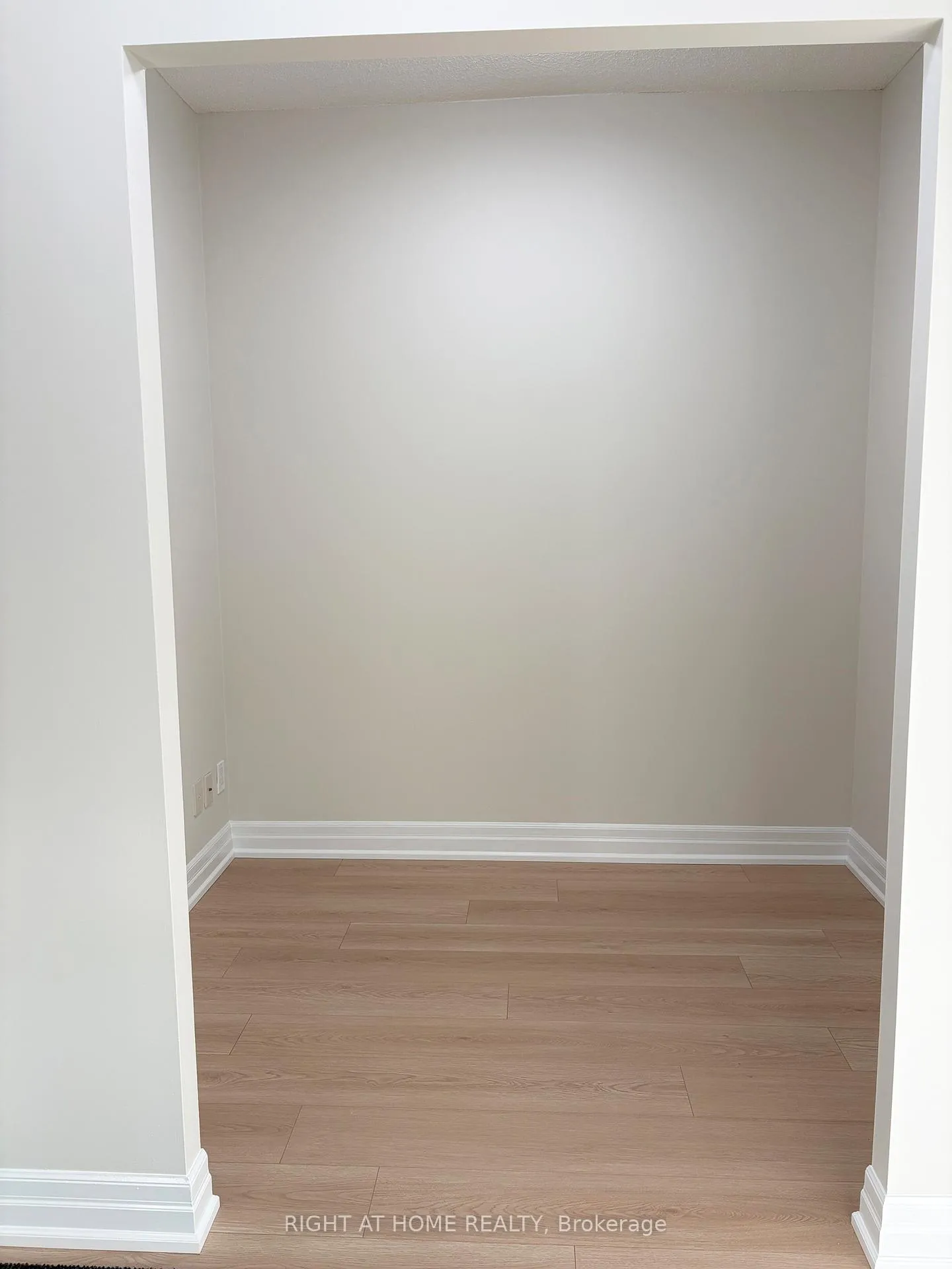 Photo 9 of Unit 405, 8110 Birchmount Road, Markham, Unionville — HOMEH