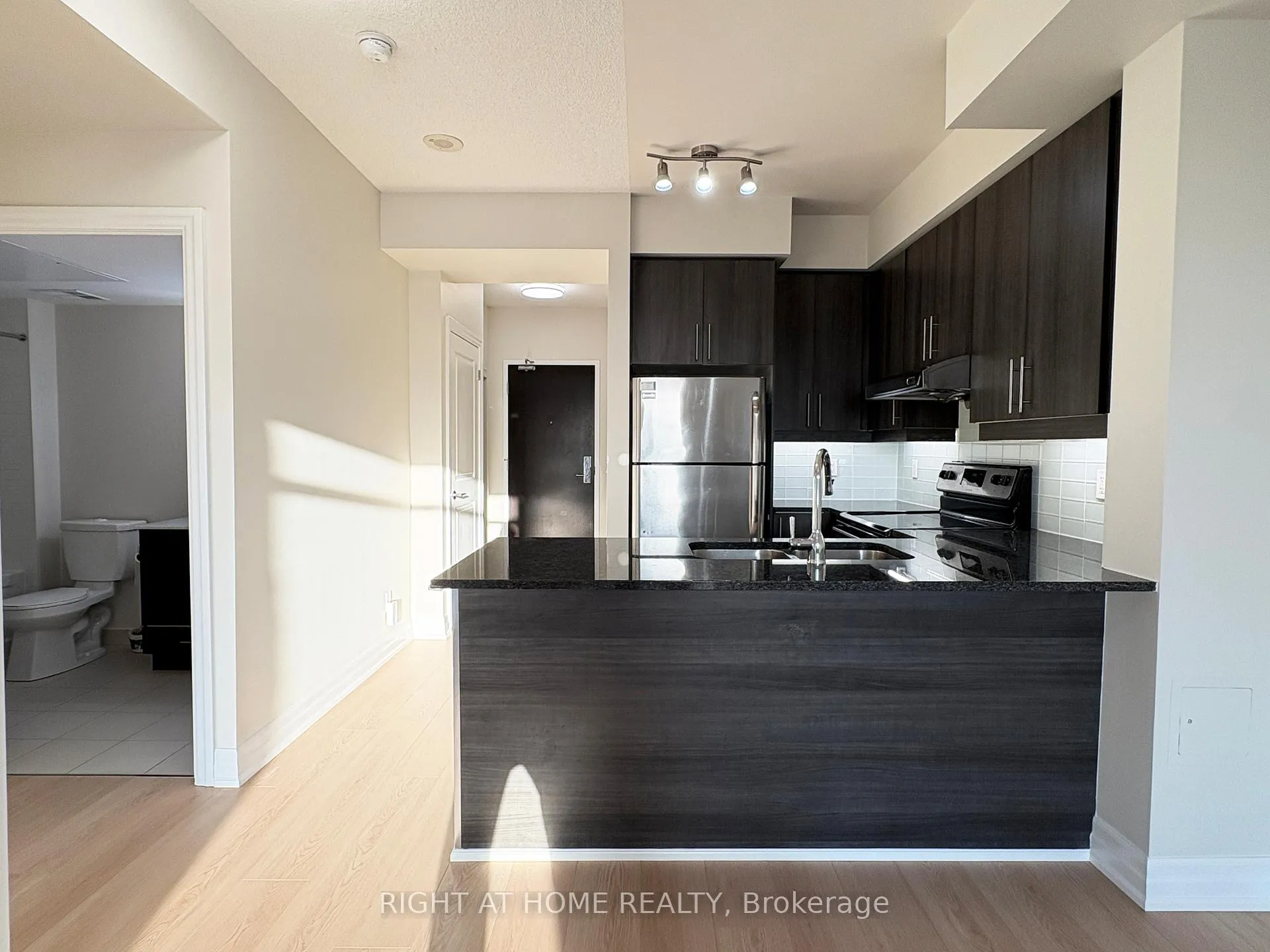 Photo 10 of Unit 405, 8110 Birchmount Road, Markham, Unionville — HOMEH