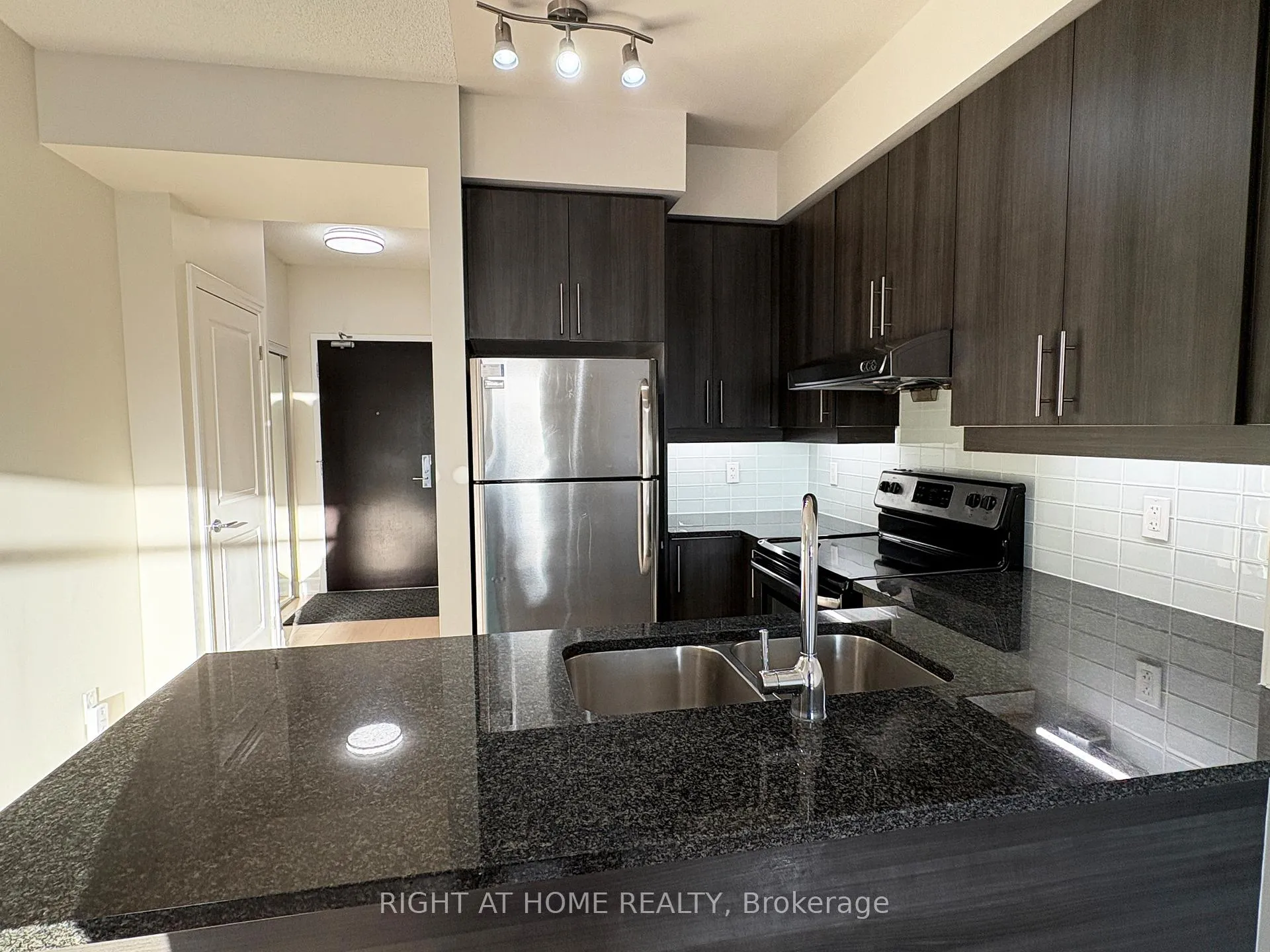 Photo 11 of Unit 405, 8110 Birchmount Road, Markham, Unionville — HOMEH
