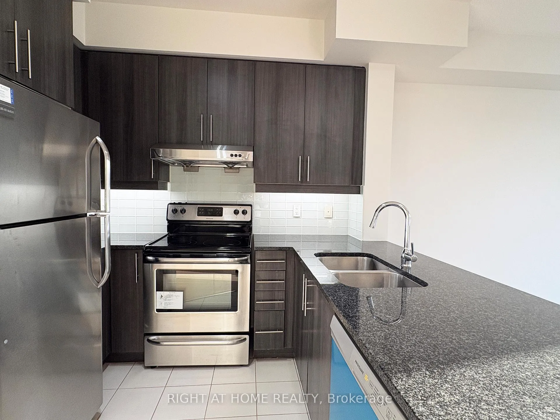 Photo 12 of Unit 405, 8110 Birchmount Road, Markham, Unionville — HOMEH