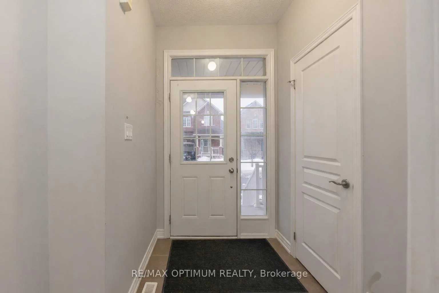 Photo 2 of 3 Chesterwood Crescent, Brampton, Credit Valley — HOMEH