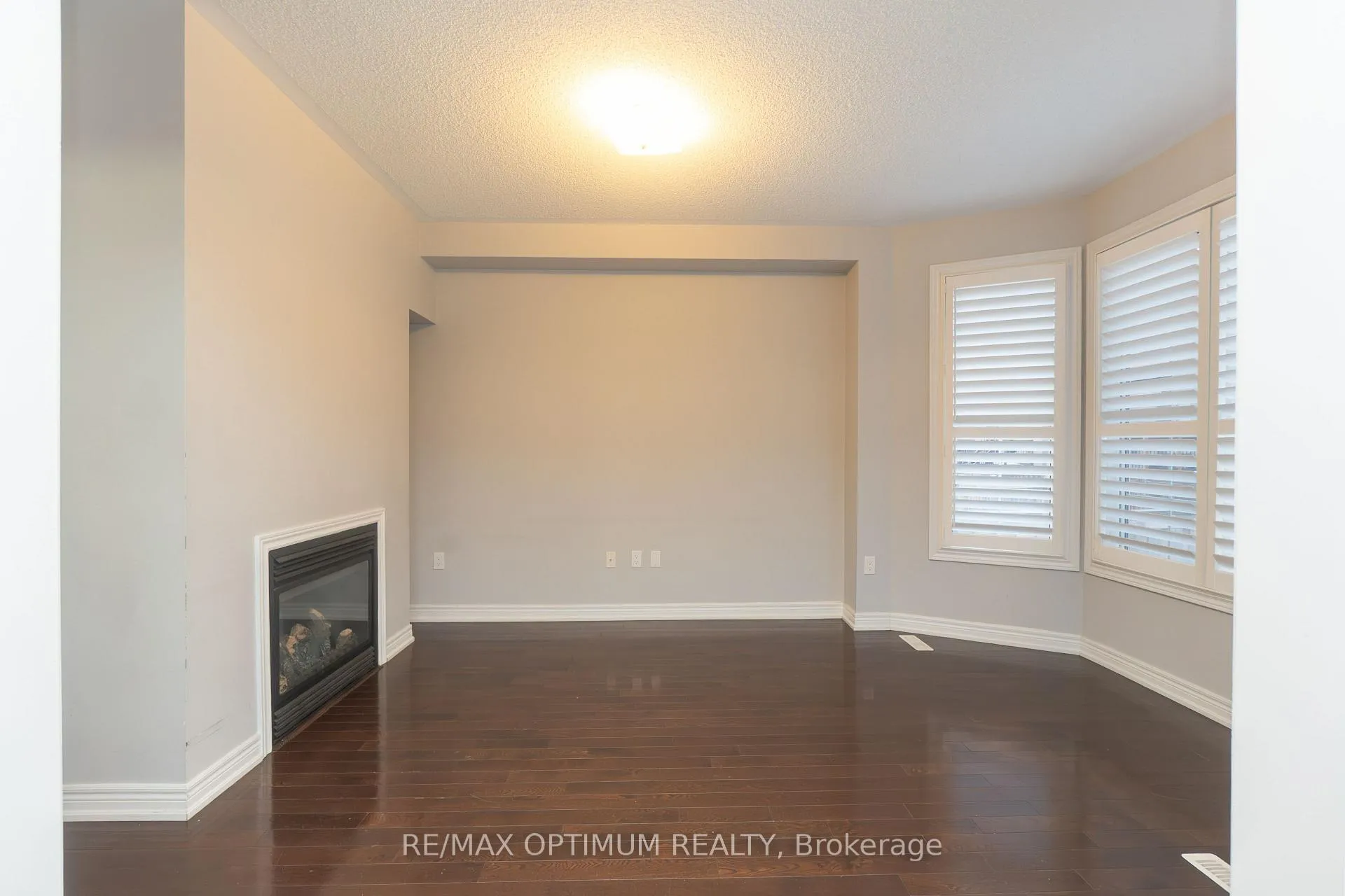 Photo 4 of 3 Chesterwood Crescent, Brampton, Credit Valley — HOMEH