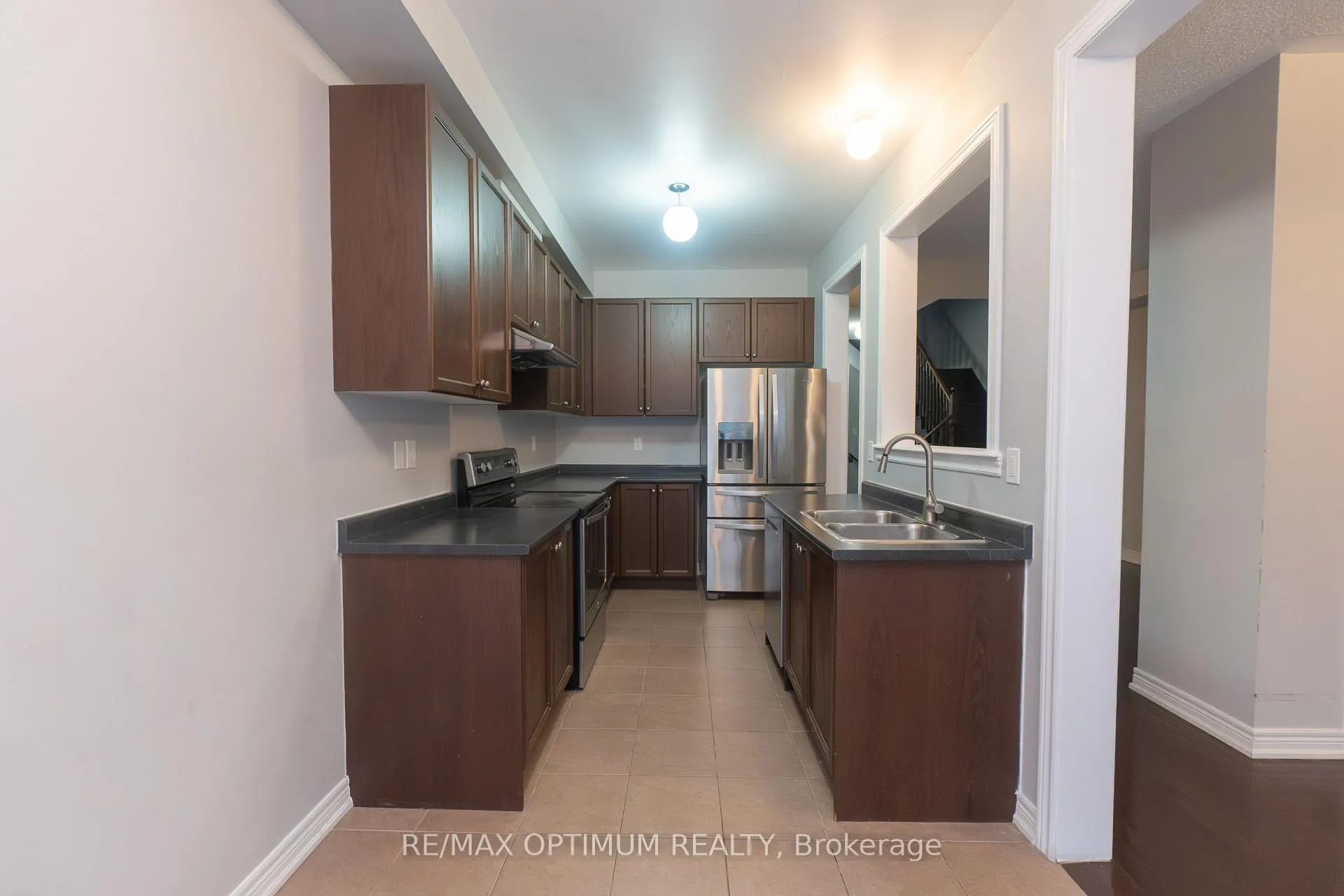 Photo 5 of 3 Chesterwood Crescent, Brampton, Credit Valley — HOMEH