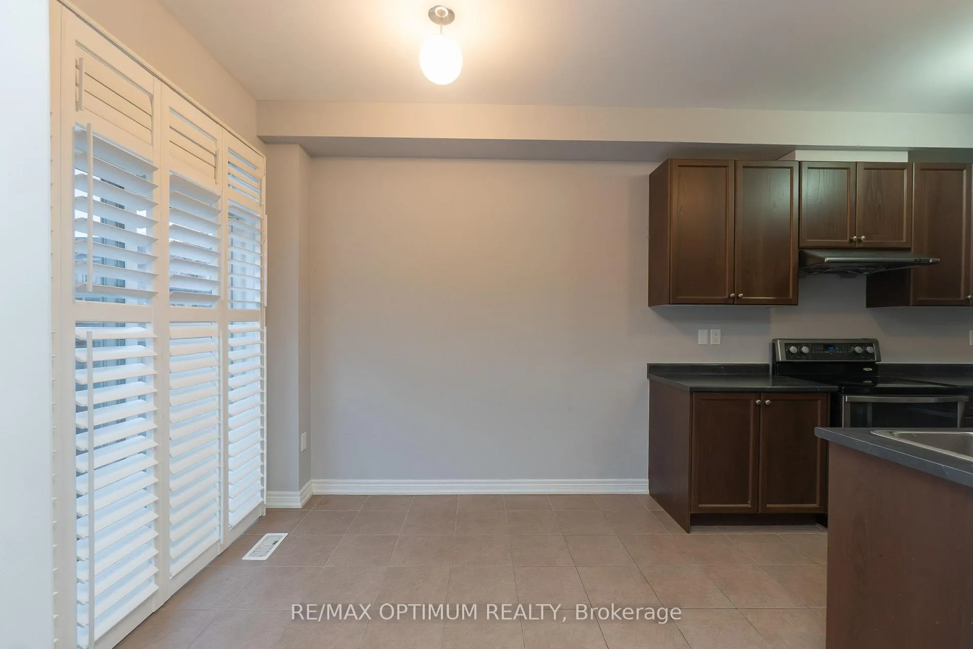 Photo 7 of 3 Chesterwood Crescent, Brampton, Credit Valley — HOMEH