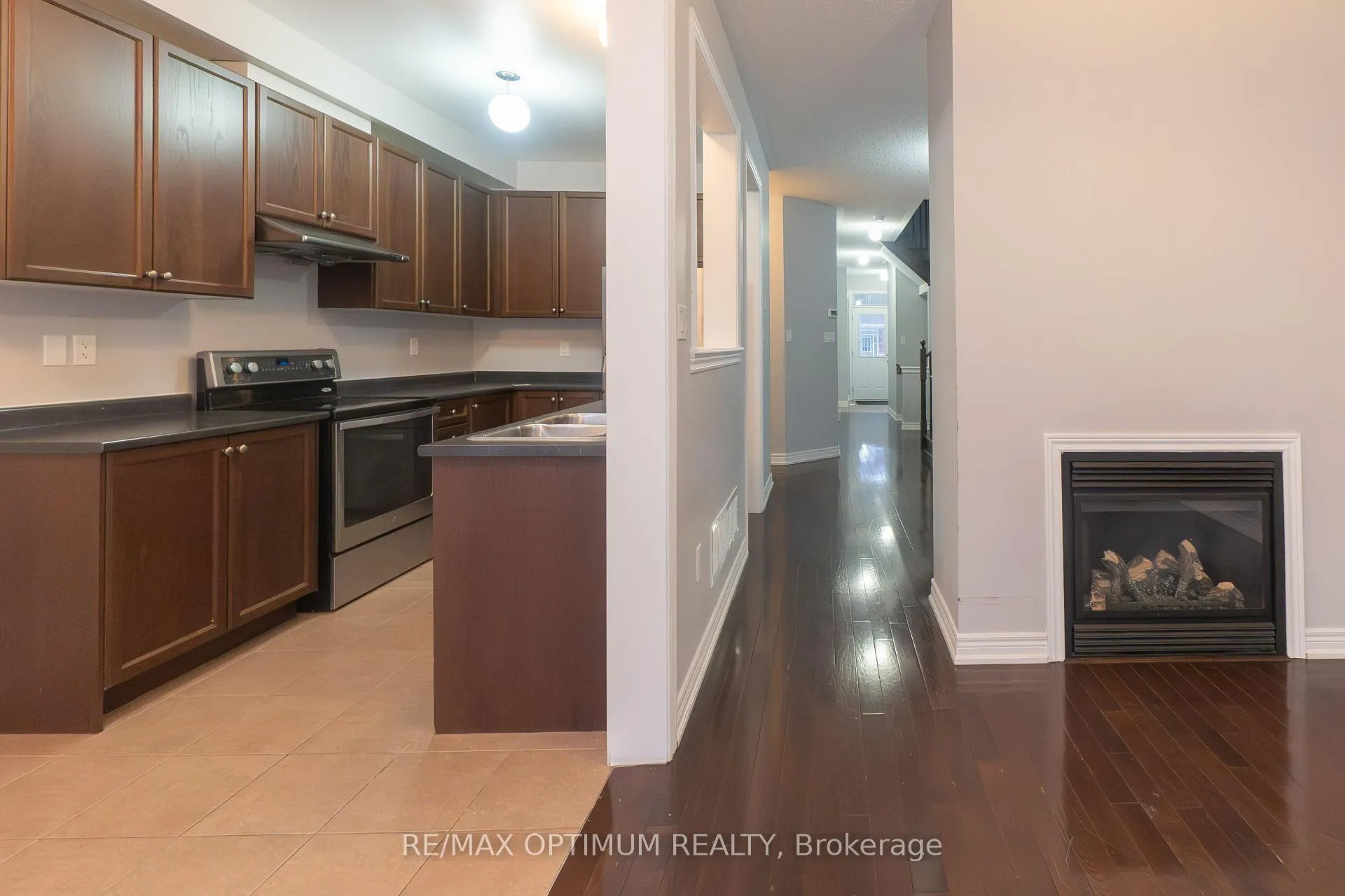 Photo 8 of 3 Chesterwood Crescent, Brampton, Credit Valley — HOMEH
