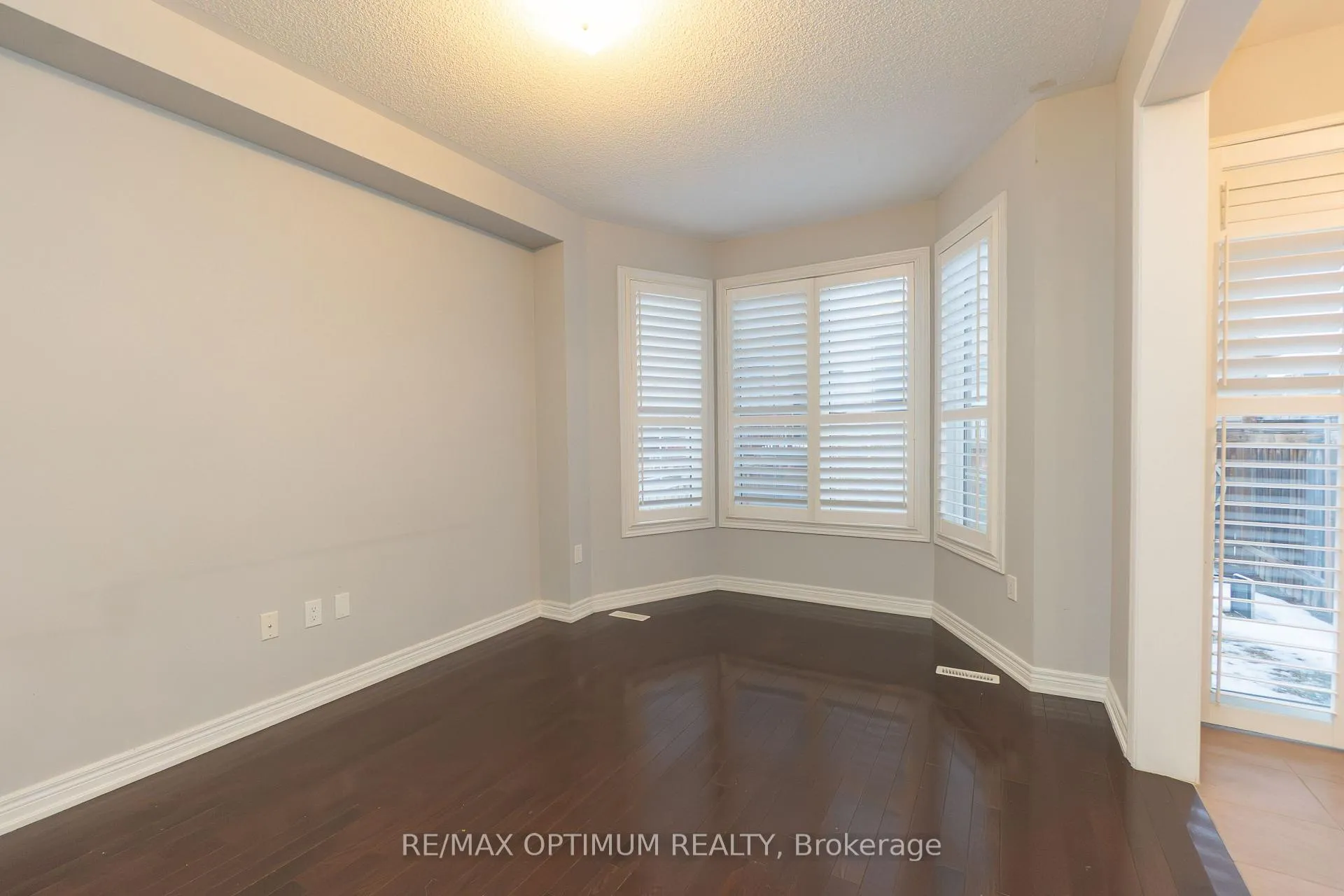 Photo 11 of 3 Chesterwood Crescent, Brampton, Credit Valley — HOMEH