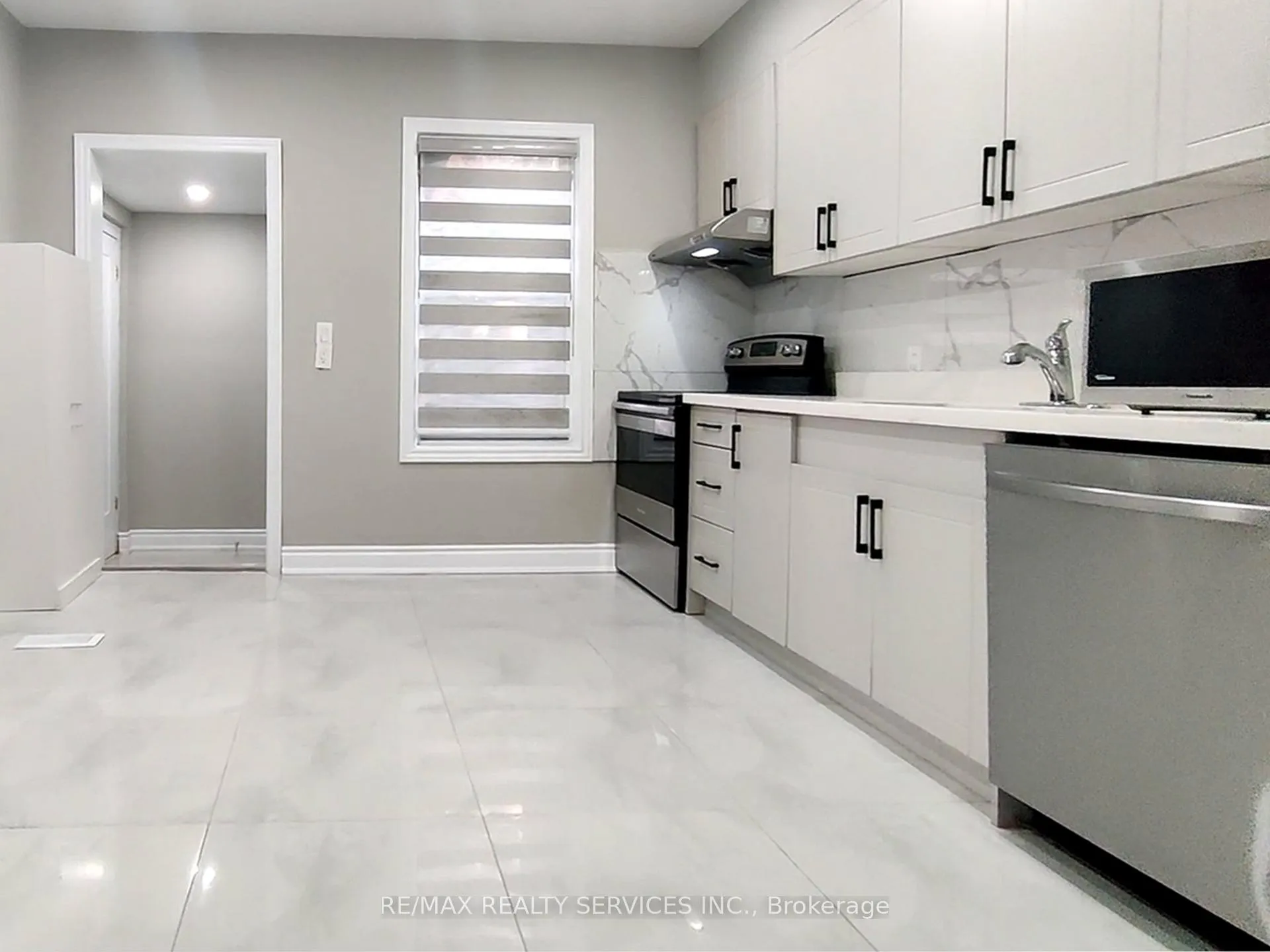 Photo 7 of 93 Mill Street N, Brampton, Downtown Brampton — HOMEH