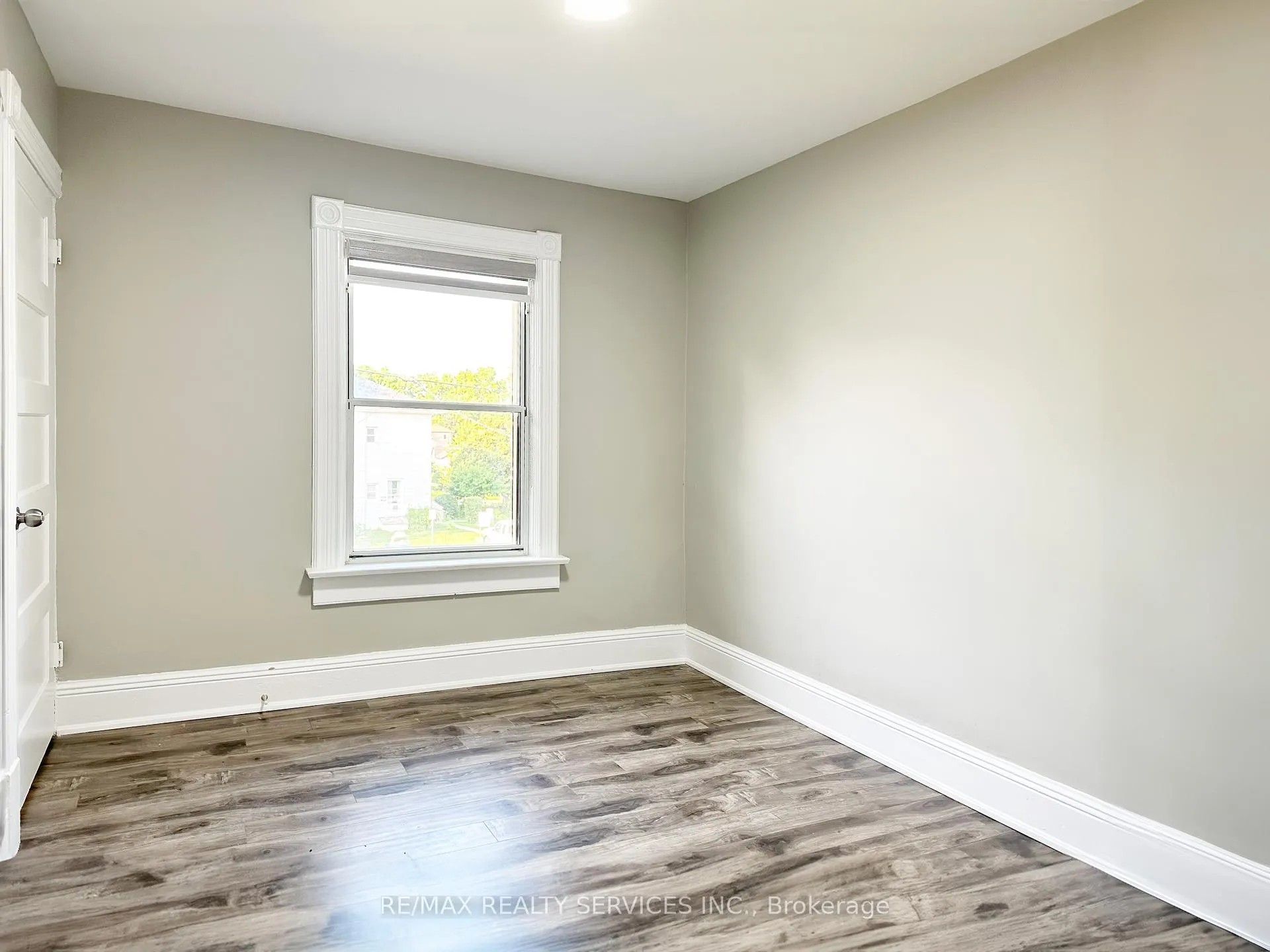 Photo 16 of 93 Mill Street N, Brampton, Downtown Brampton — HOMEH