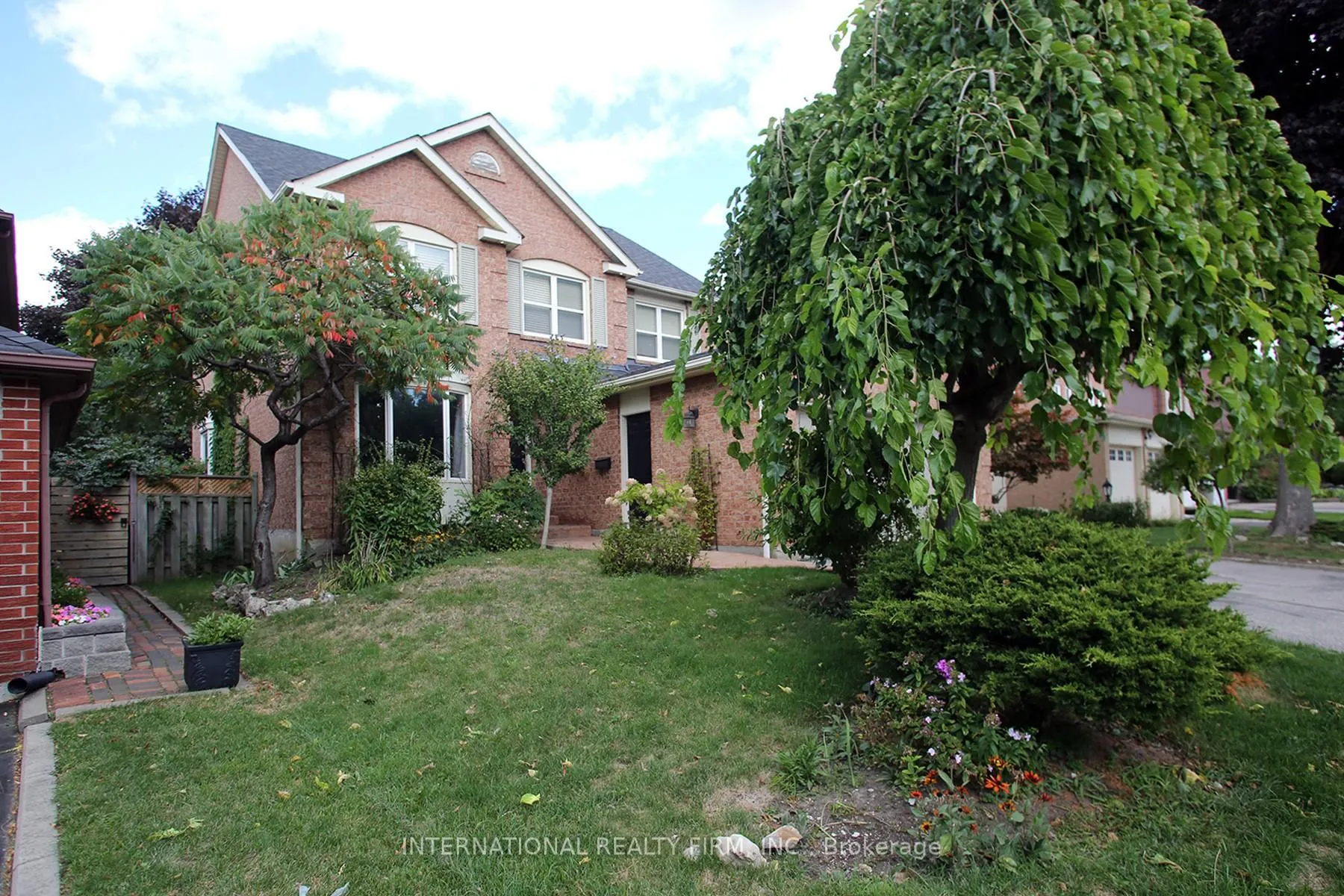 Photo 2 of 22 Larkin Avenue, Markham, Markham Village — HOMEH