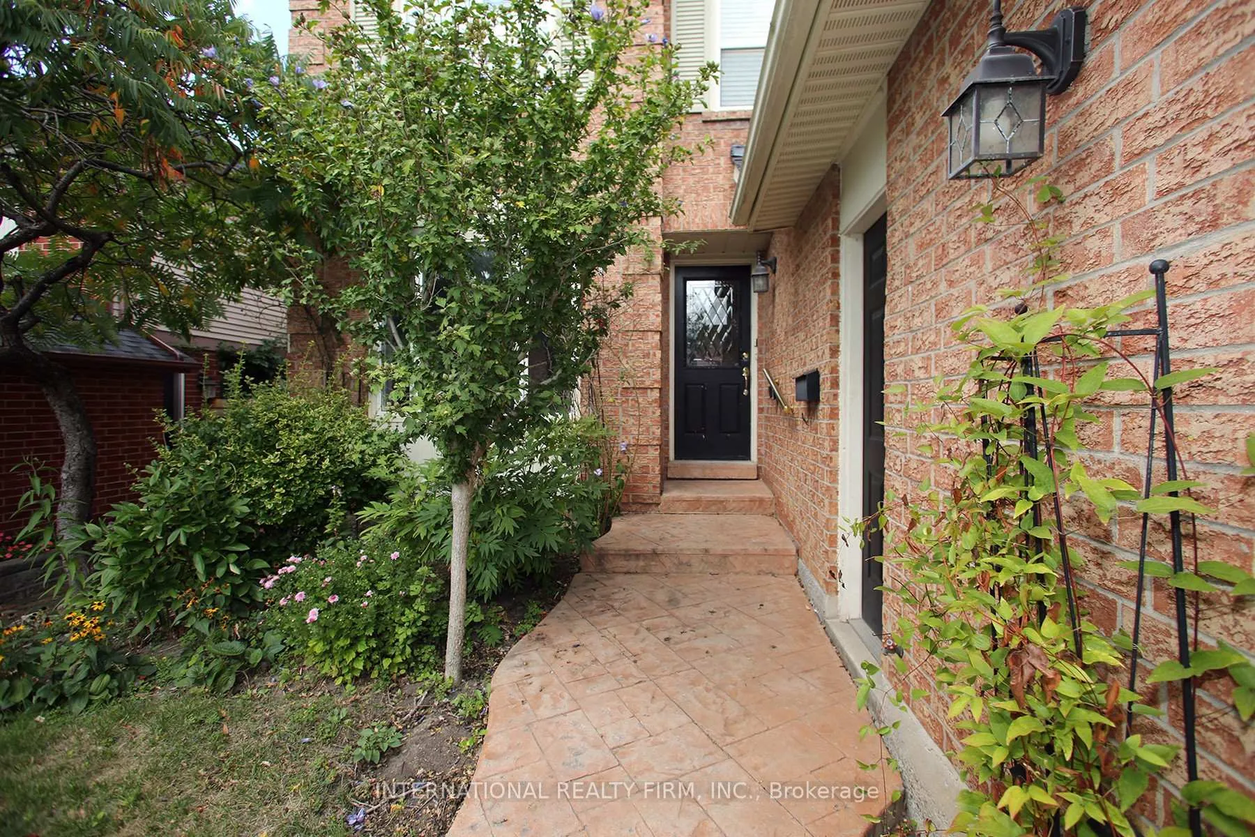 Photo 3 of 22 Larkin Avenue, Markham, Markham Village — HOMEH