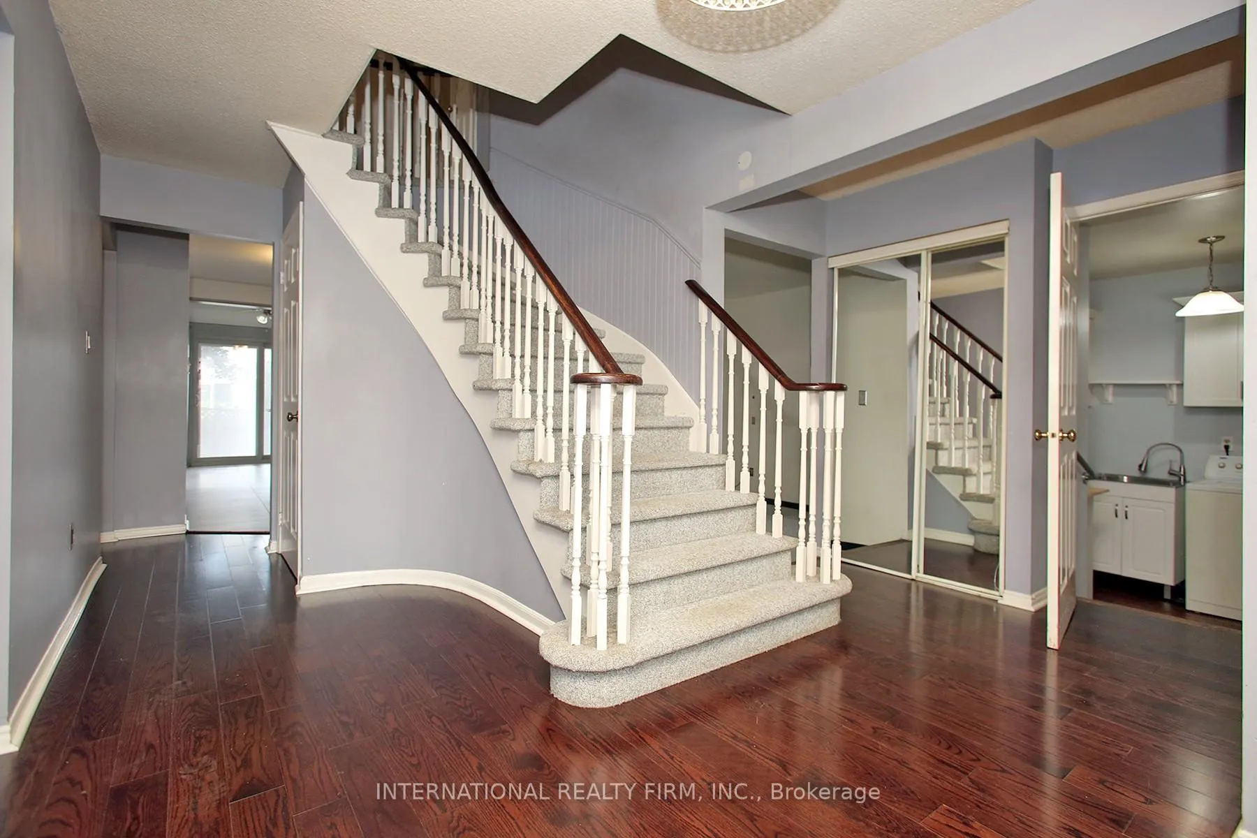 Photo 4 of 22 Larkin Avenue, Markham, Markham Village — HOMEH
