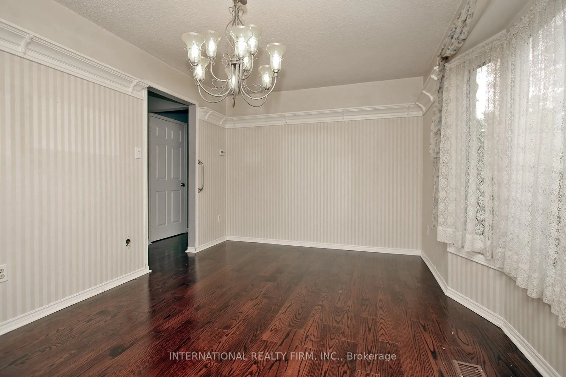 Photo 12 of 22 Larkin Avenue, Markham, Markham Village — HOMEH