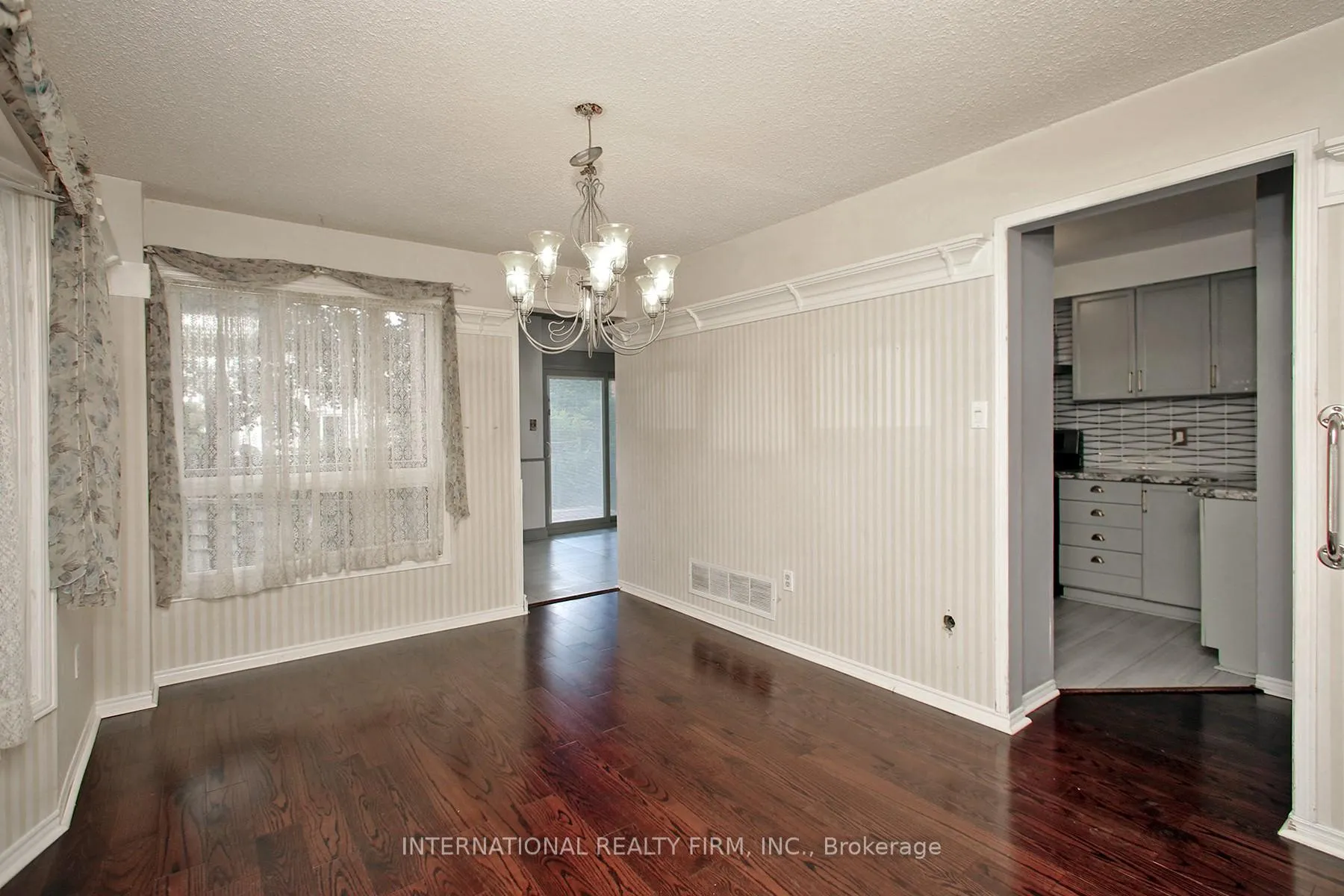 Photo 13 of 22 Larkin Avenue, Markham, Markham Village — HOMEH