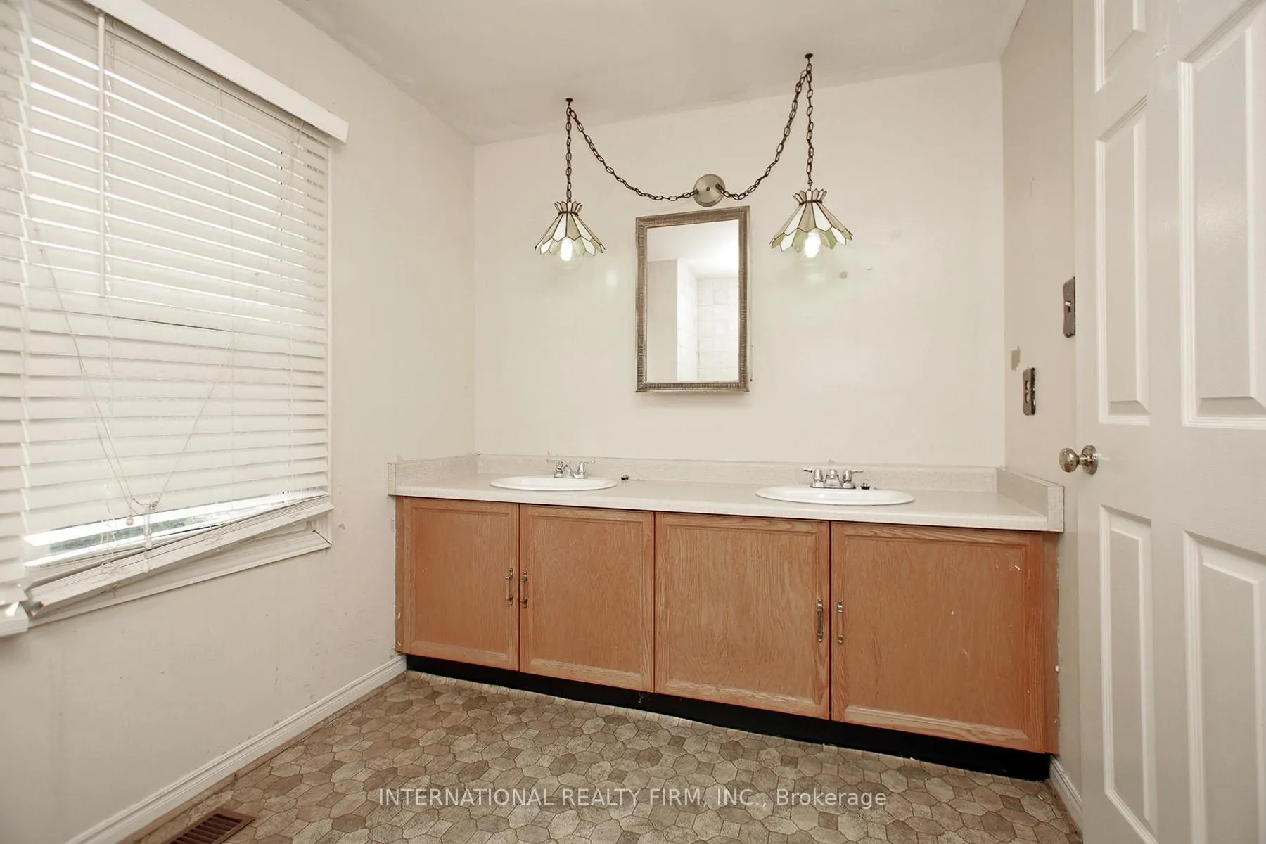 Photo 23 of 22 Larkin Avenue, Markham, Markham Village — HOMEH