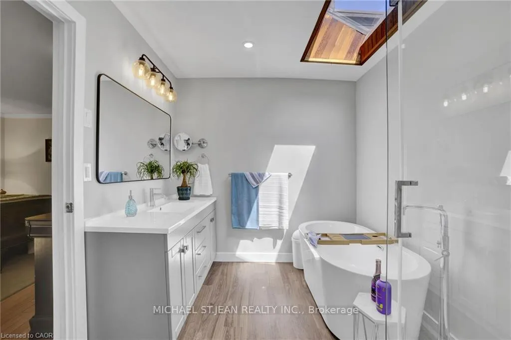 Photo 26 of 11 Weneil Drive, Hamilton, Freelton — HOMEH