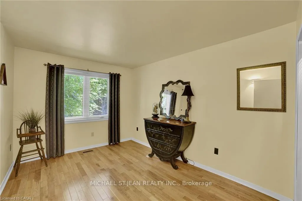 Photo 32 of 11 Weneil Drive, Hamilton, Freelton — HOMEH