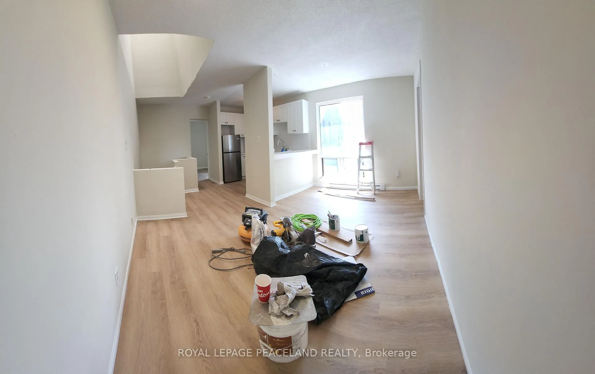 Photo 2 of Unit 5, 556 Spadina Crescent, Toronto, University — HOMEH