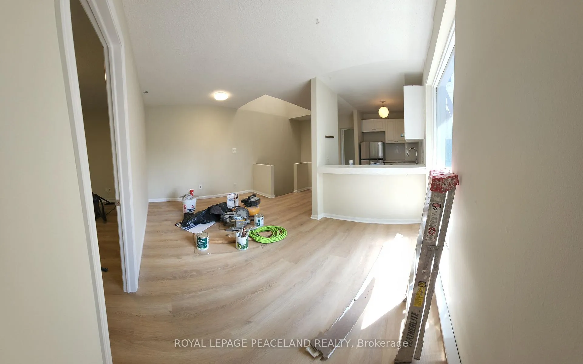 Photo 3 of Unit 5, 556 Spadina Crescent, Toronto, University — HOMEH