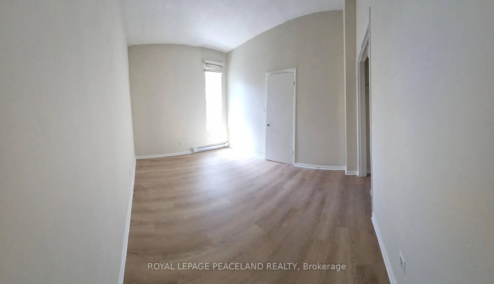 Photo 8 of Unit 5, 556 Spadina Crescent, Toronto, University — HOMEH