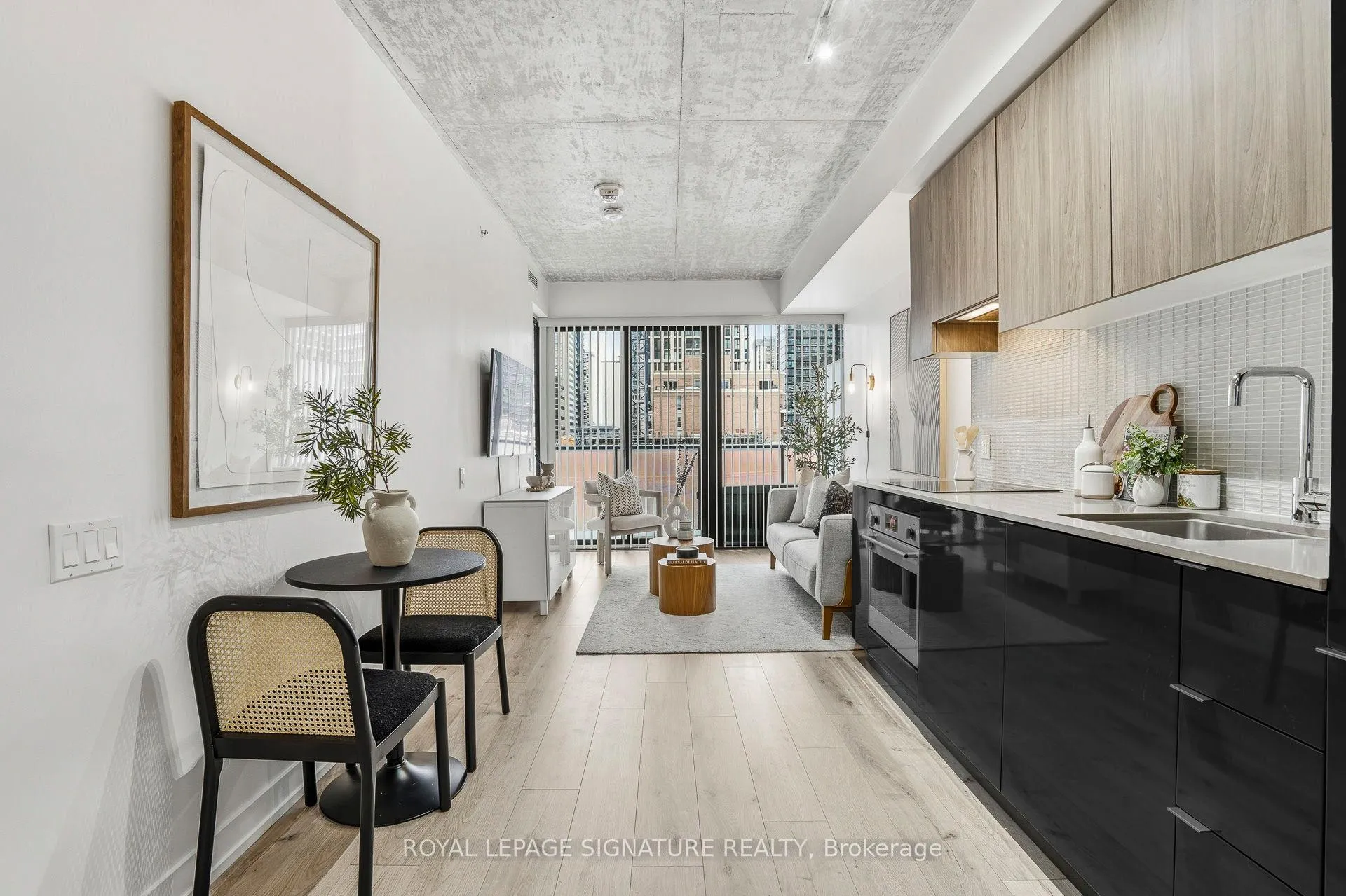 Photo 11 of Unit 306, 161 Roehampton Avenue, Toronto, Mount Pleasant West — HOMEH