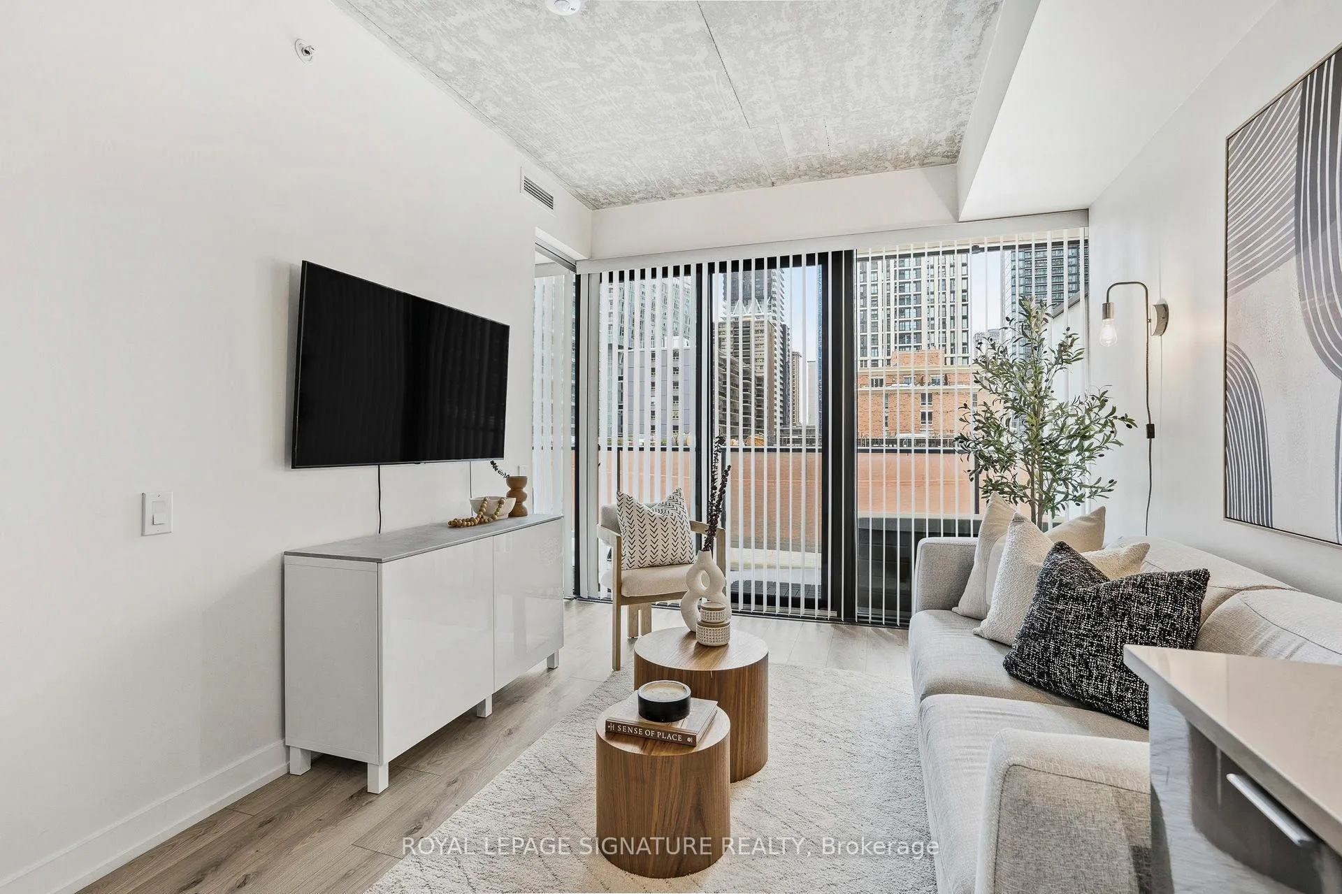 Photo 13 of Unit 306, 161 Roehampton Avenue, Toronto, Mount Pleasant West — HOMEH