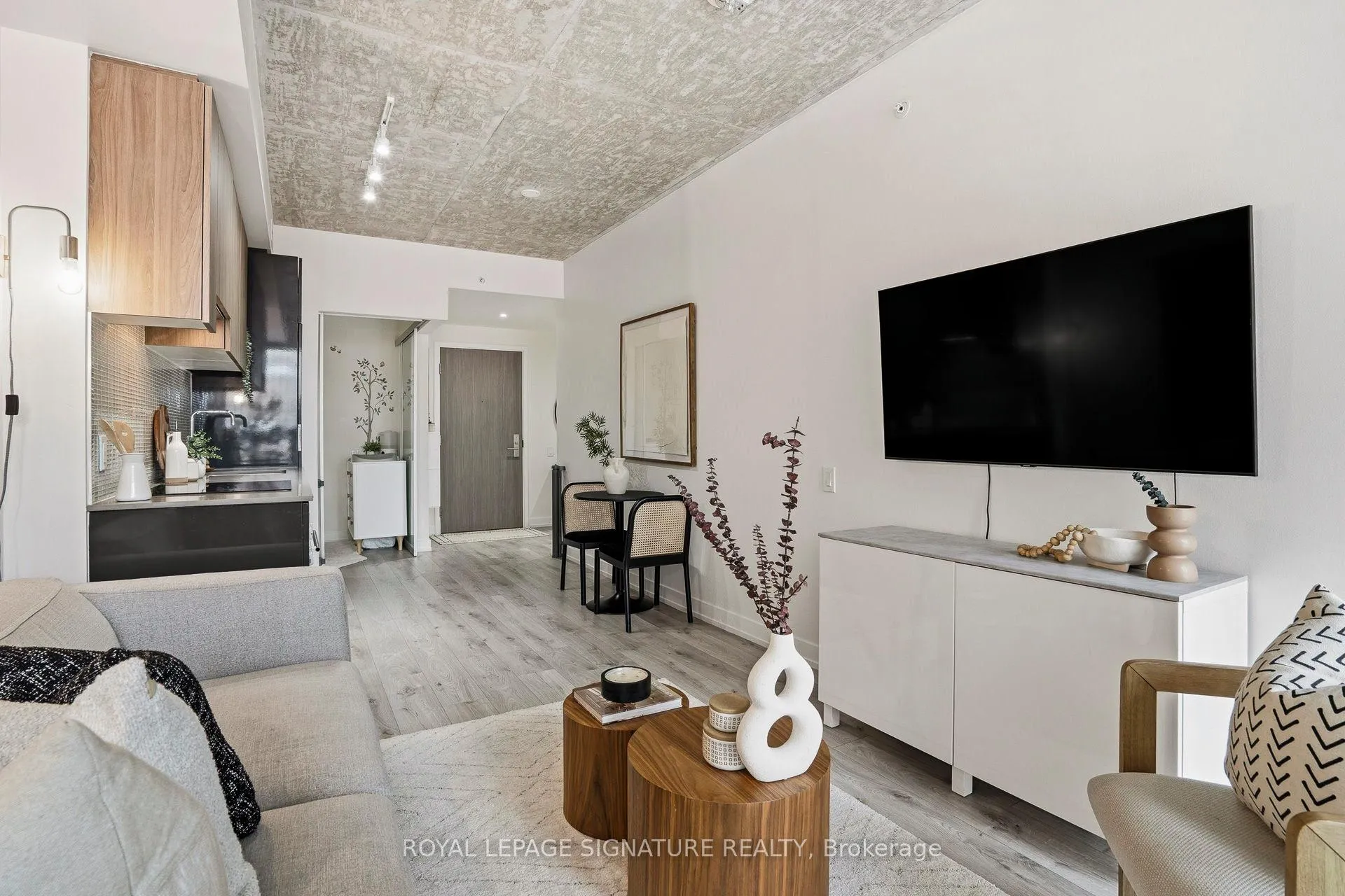 Photo 14 of Unit 306, 161 Roehampton Avenue, Toronto, Mount Pleasant West — HOMEH