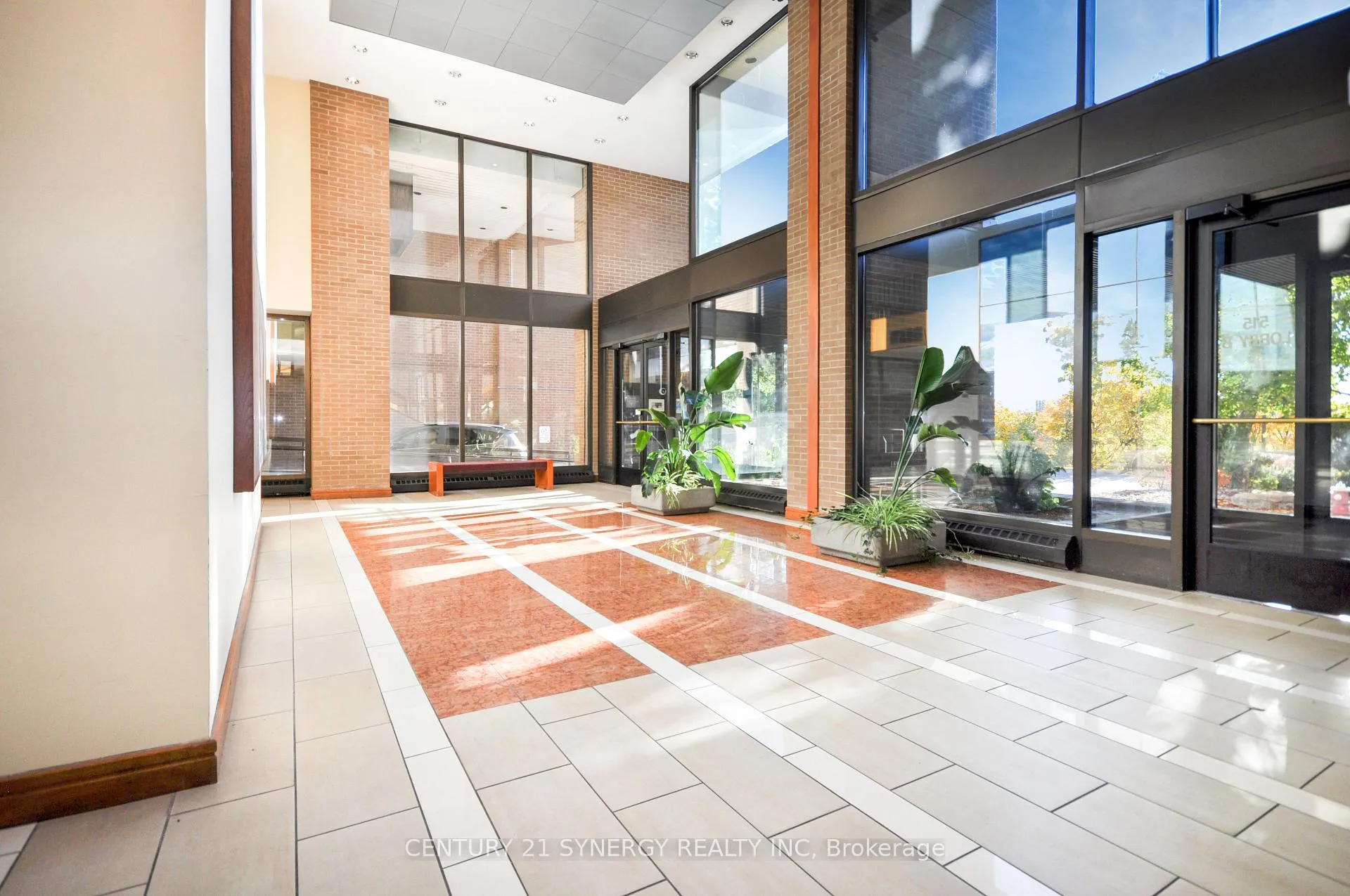 Photo 2 of Unit 631, 515 St Laurent Boulevard, Ottawa, Viscount Alexander Park — HOMEH
