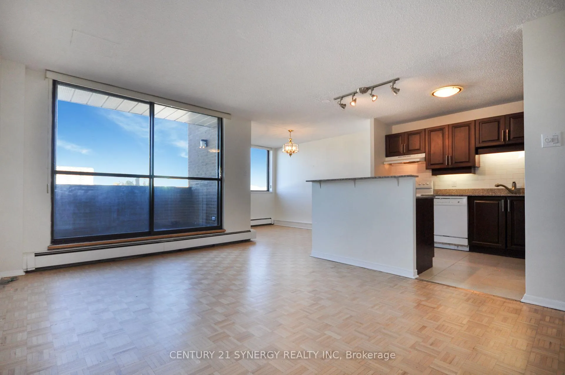 Photo 6 of Unit 631, 515 St Laurent Boulevard, Ottawa, Viscount Alexander Park — HOMEH