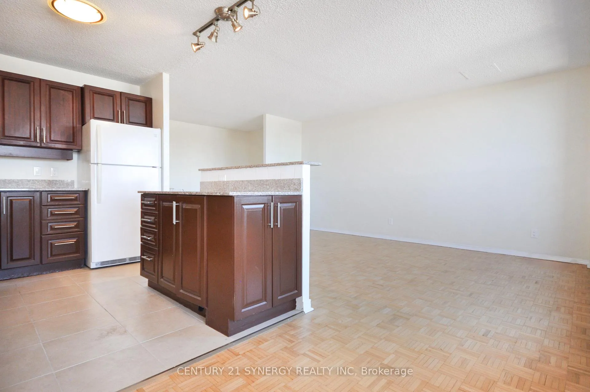 Photo 9 of Unit 631, 515 St Laurent Boulevard, Ottawa, Viscount Alexander Park — HOMEH
