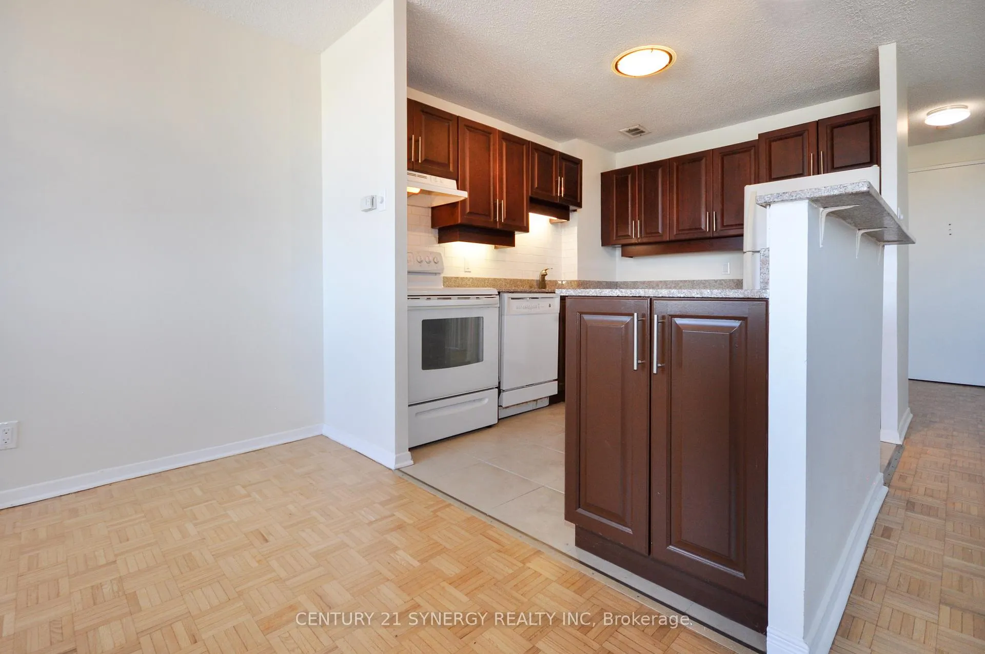Photo 12 of Unit 631, 515 St Laurent Boulevard, Ottawa, Viscount Alexander Park — HOMEH
