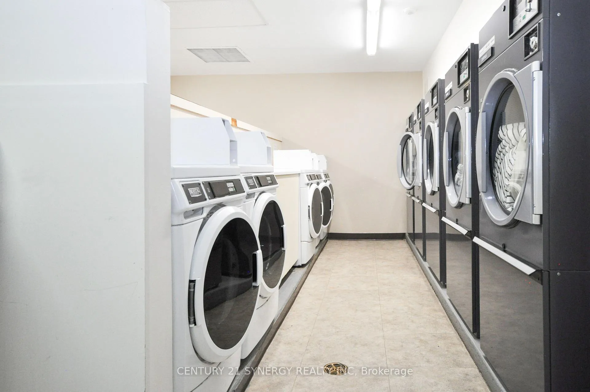 Photo 37 of Unit 631, 515 St Laurent Boulevard, Ottawa, Viscount Alexander Park — HOMEH