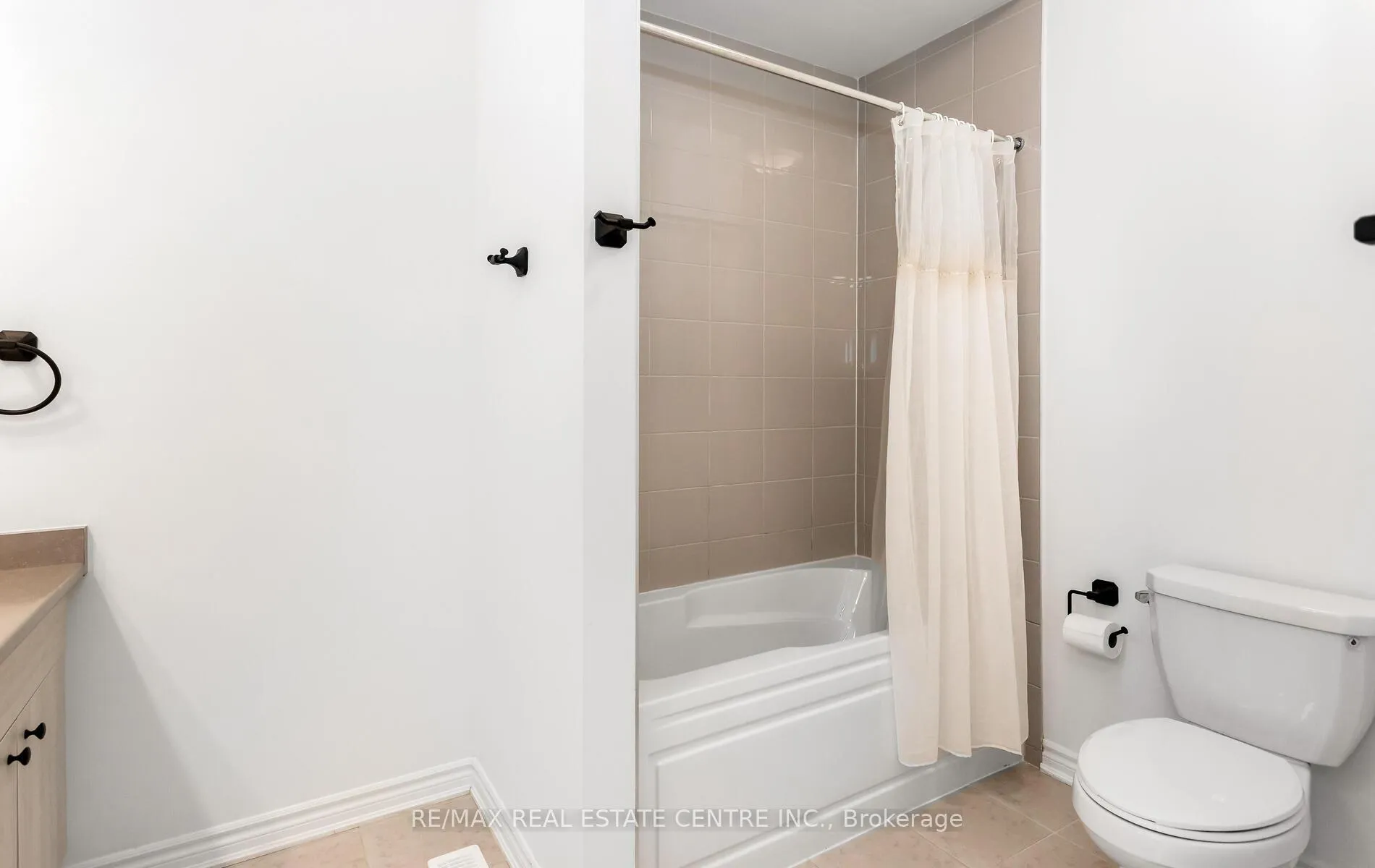 Photo 26 of 1343 Copley Court, Milton, Bowes — HOMEH