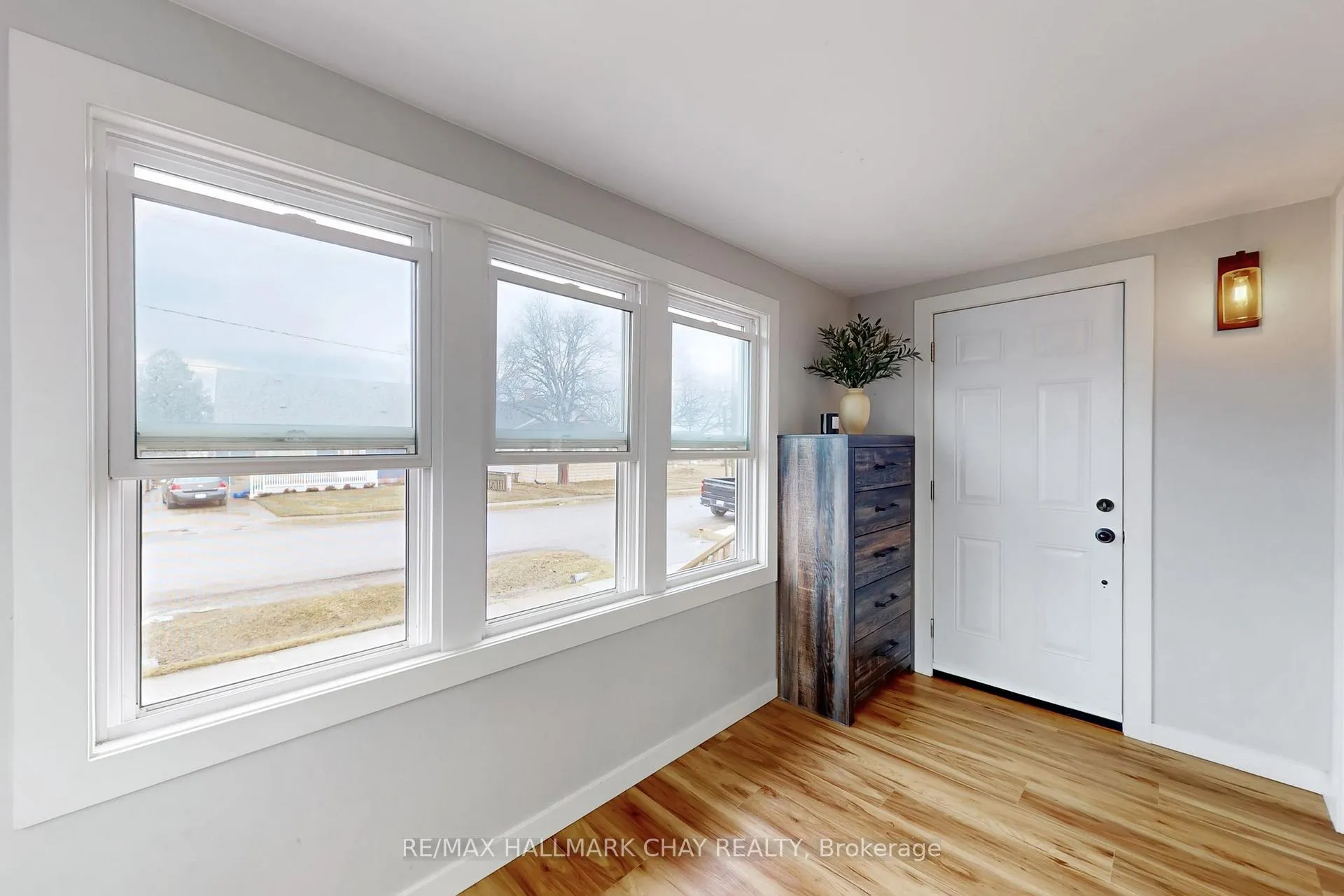 Photo 5 of 9 Bolton Avenue, Thorold, Thorold Downtown — HOMEH
