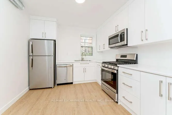 Photo 9 of Unit 7, 127 Victoria Avenue S, Hamilton, Stinson — HOMEH