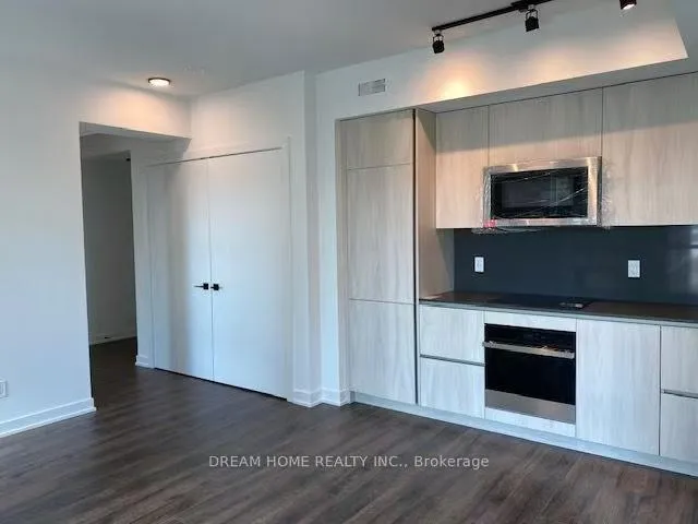 Front of Unit 3002, 327 King Street W